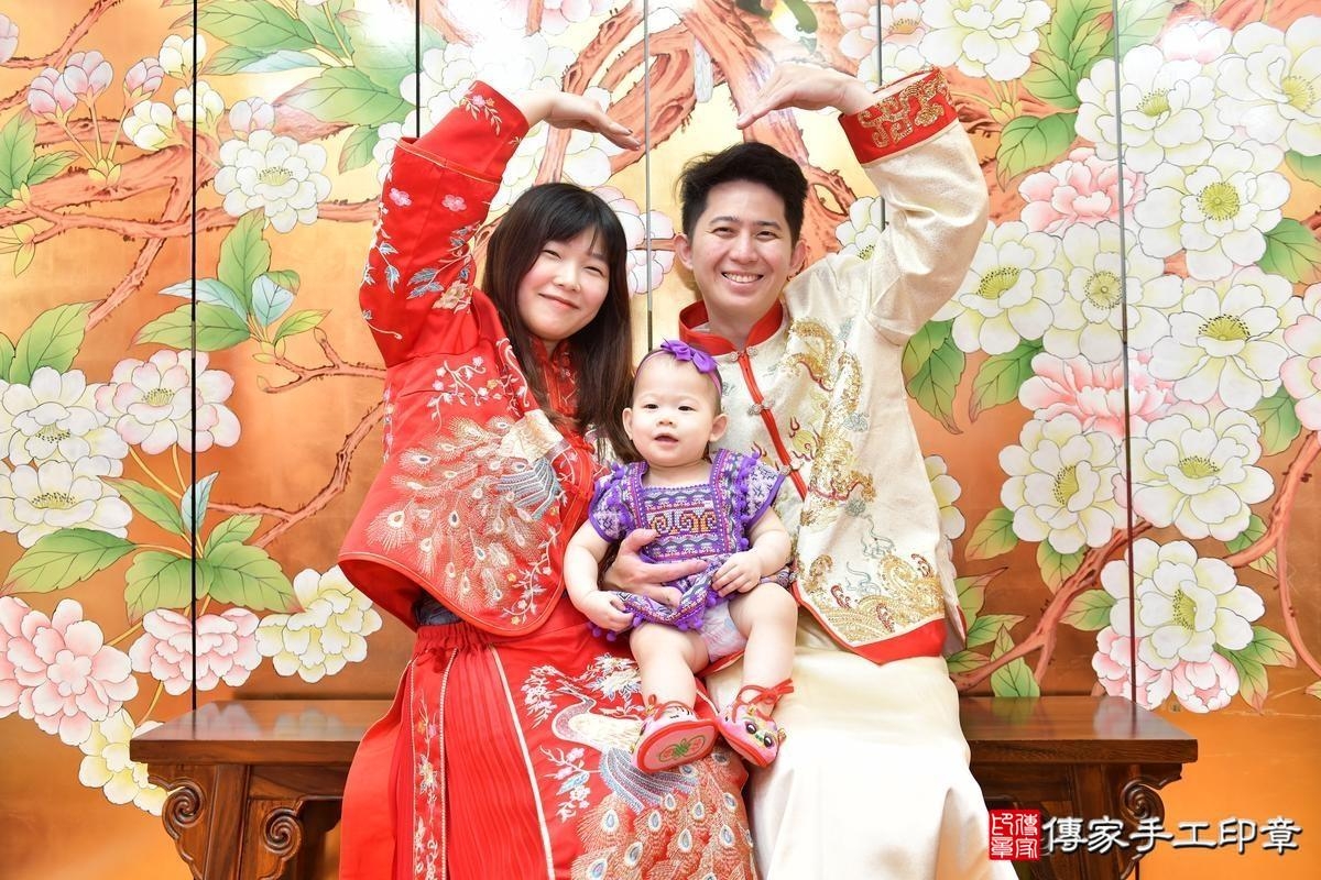 傳家手工印章桃園店、抓周、度晬、中國風會場、抓周道具物品、抓周證書、滿周歲、嫣嫣寶寶、桃園、拍照、生日快樂