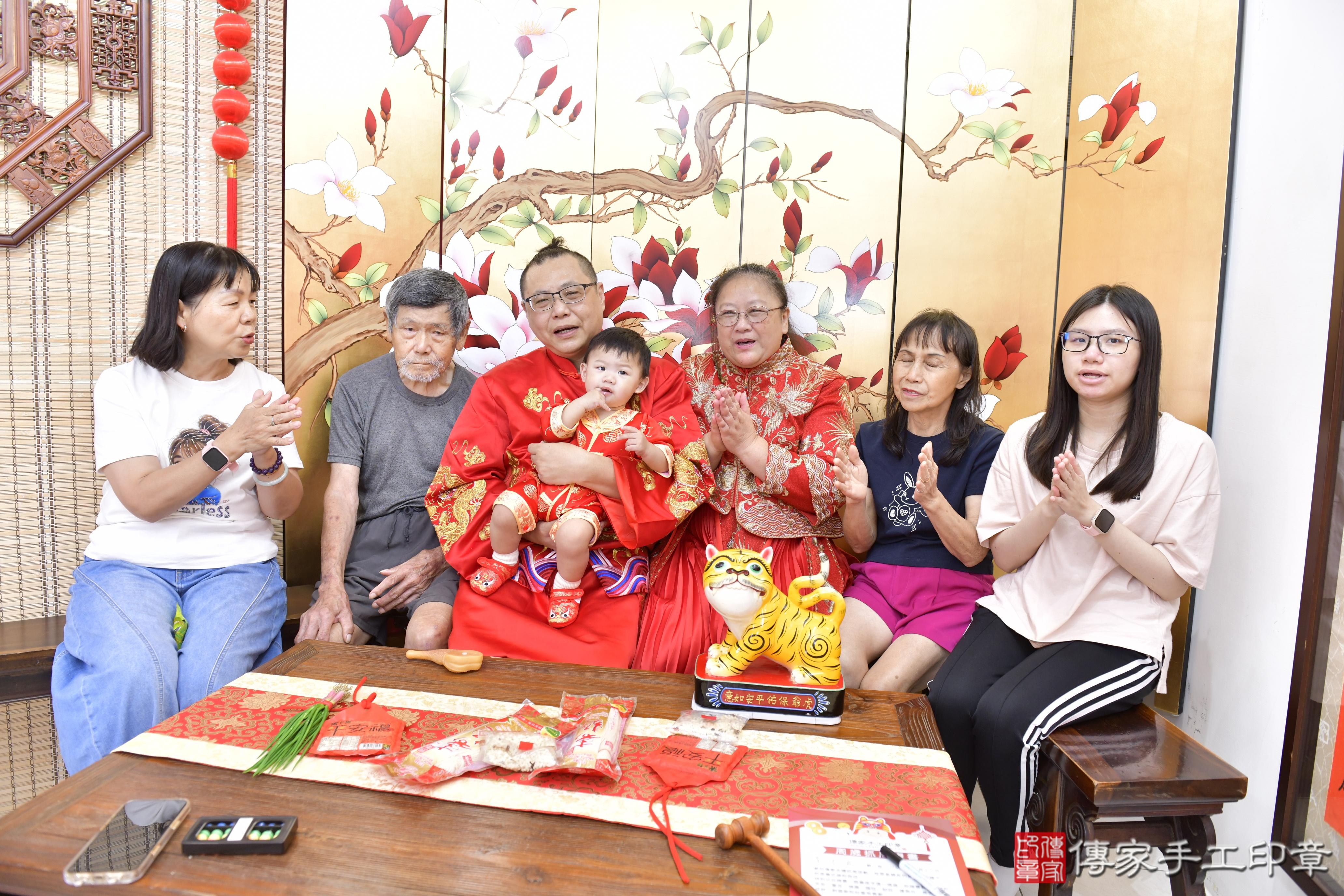傳家手工印章新竹店、抓周、度脺、美式風會場、傳家嬰兒古禮、吉祥話、抓周道具物品24種、拍照。抓周證書。寶寶抓周、滿周歲、生日快樂、祝福 傳家手工印章新竹店、抓周、度脺、美式風會場、傳家嬰兒古禮、吉祥話、抓周道具物品24種、拍照。抓周證書。寶寶抓周、滿周歲、生日快樂、祝福