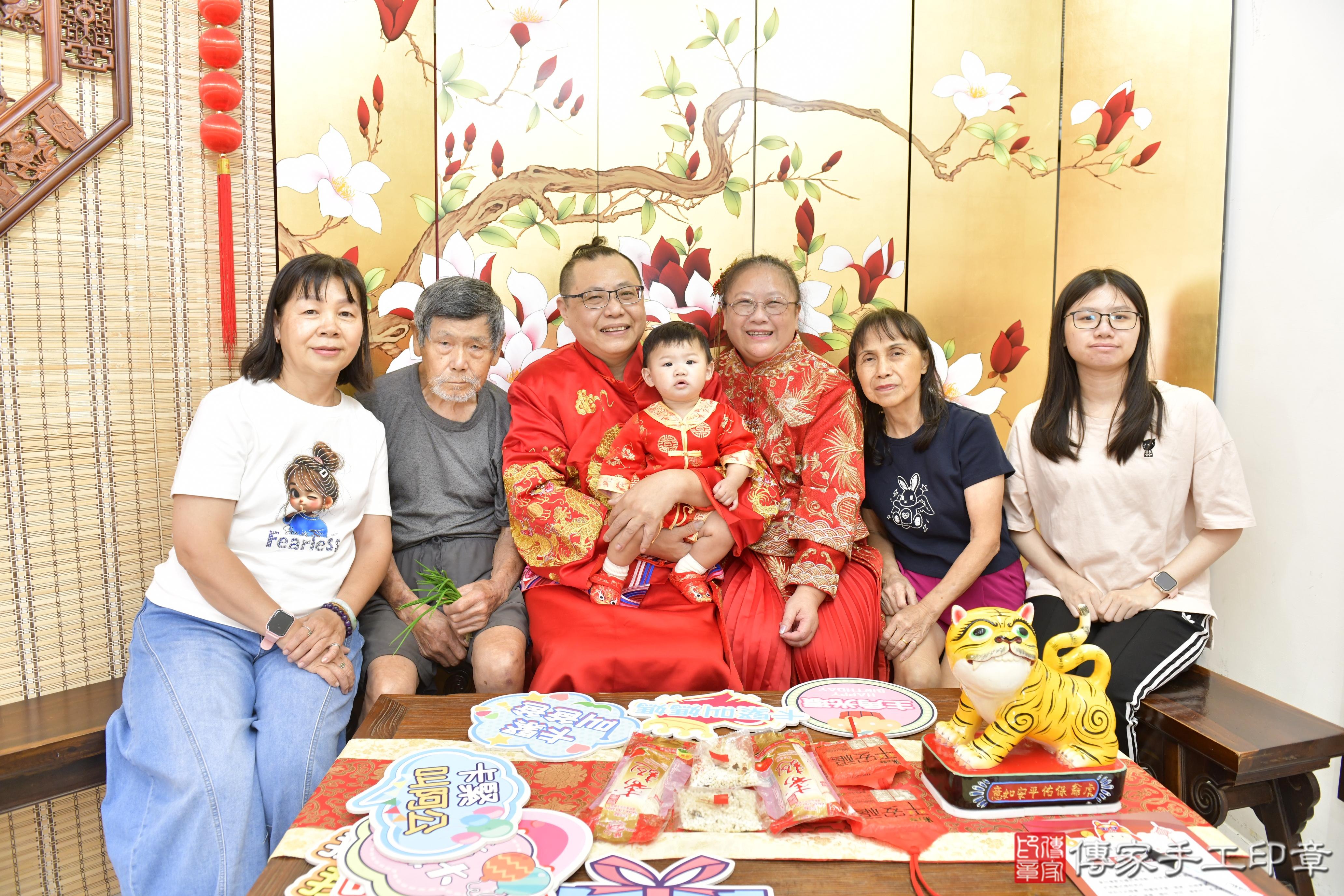 傳家手工印章新竹店、抓周、度脺、美式風會場、傳家嬰兒古禮、吉祥話、抓周道具物品24種、拍照。抓周證書。寶寶抓周、滿周歲、生日快樂、祝福 傳家手工印章新竹店、抓周、度脺、美式風會場、傳家嬰兒古禮、吉祥話、抓周道具物品24種、拍照。抓周證書。寶寶抓周、滿周歲、生日快樂、祝福