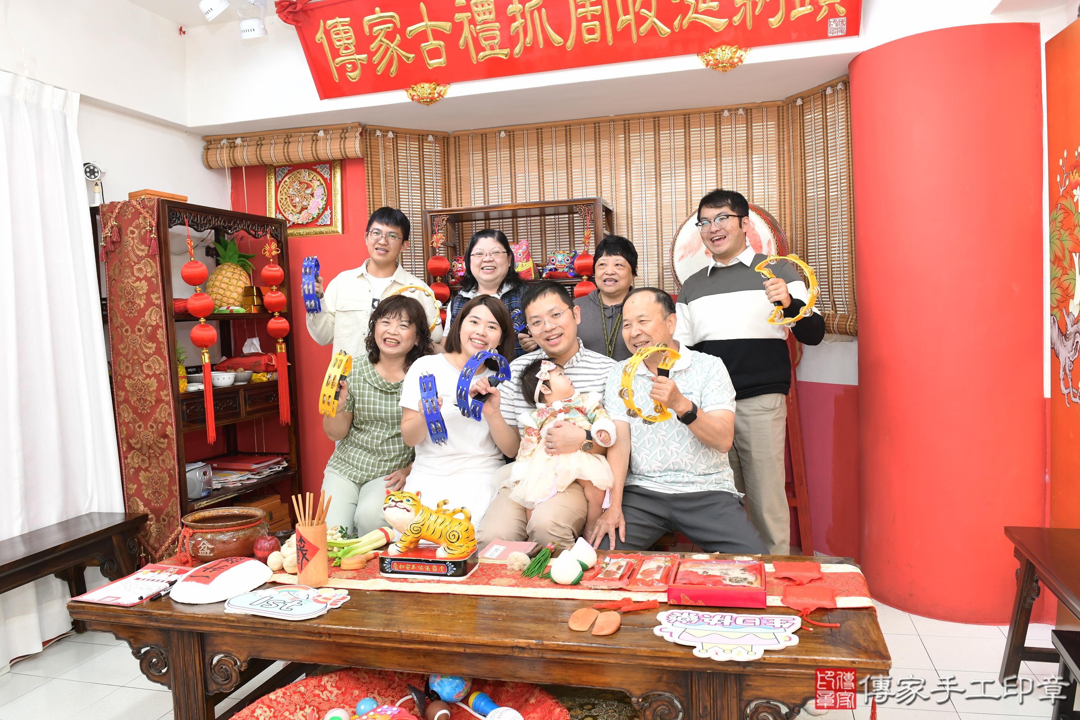 傳家手工印章桃園店、抓周、度晬、中國風會場、抓周道具物品、抓周證書、滿周歲、槿槿寶寶、桃園市、拍照、生日快樂 傳家手工印章桃園店、抓周、度晬、中國風會場、抓周道具物品、抓周證書、滿周歲、槿槿寶寶、桃園市、拍照、生日快樂