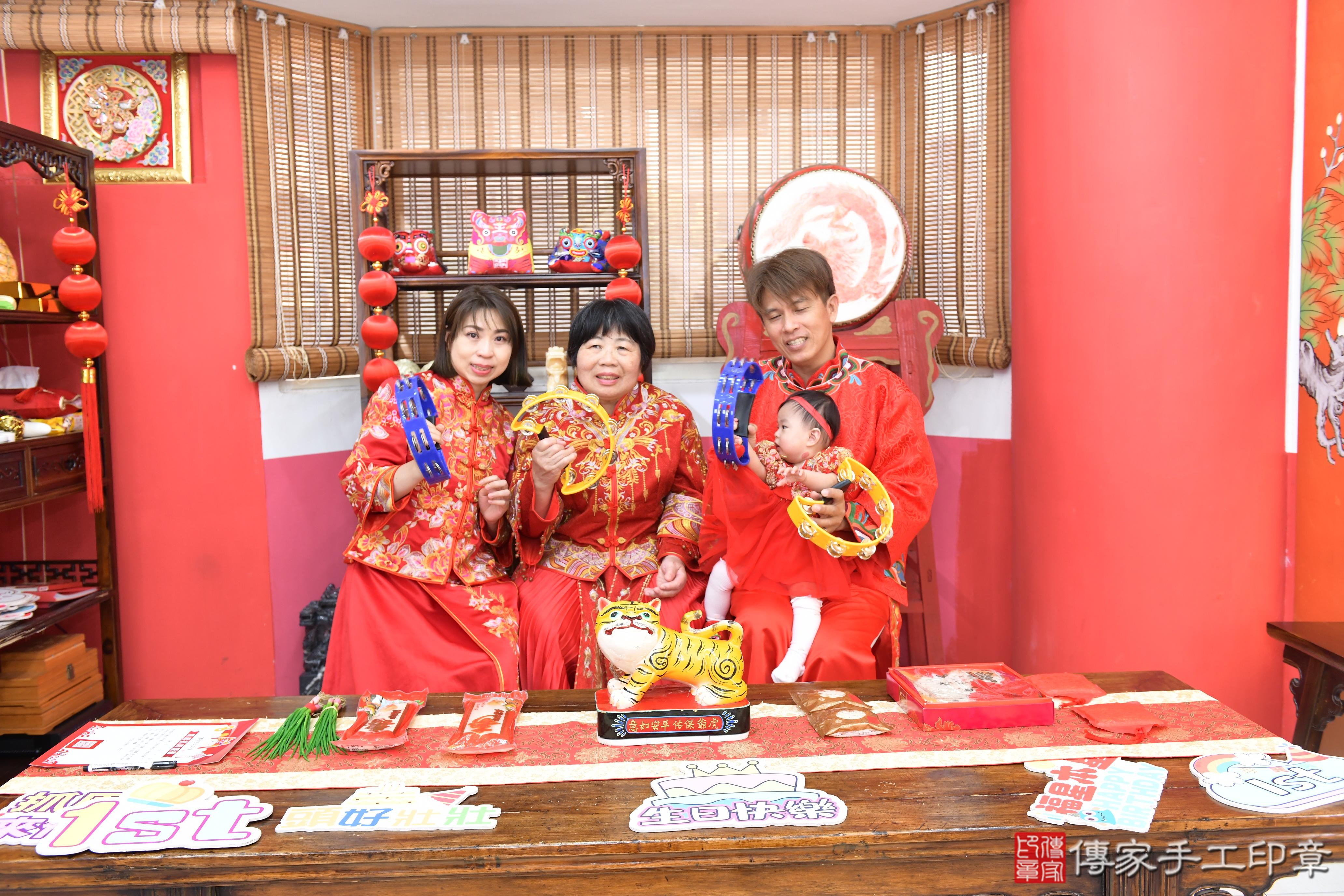 傳家手工印章桃園店、抓周、度晬、中國風會場、抓周道具物品、抓周證書、滿周歲、小琳寶寶、桃園市、拍照、生日快樂 傳家手工印章桃園店、抓周、度晬、中國風會場、抓周道具物品、抓周證書、滿周歲、小琳寶寶、桃園市、拍照、生日快樂
