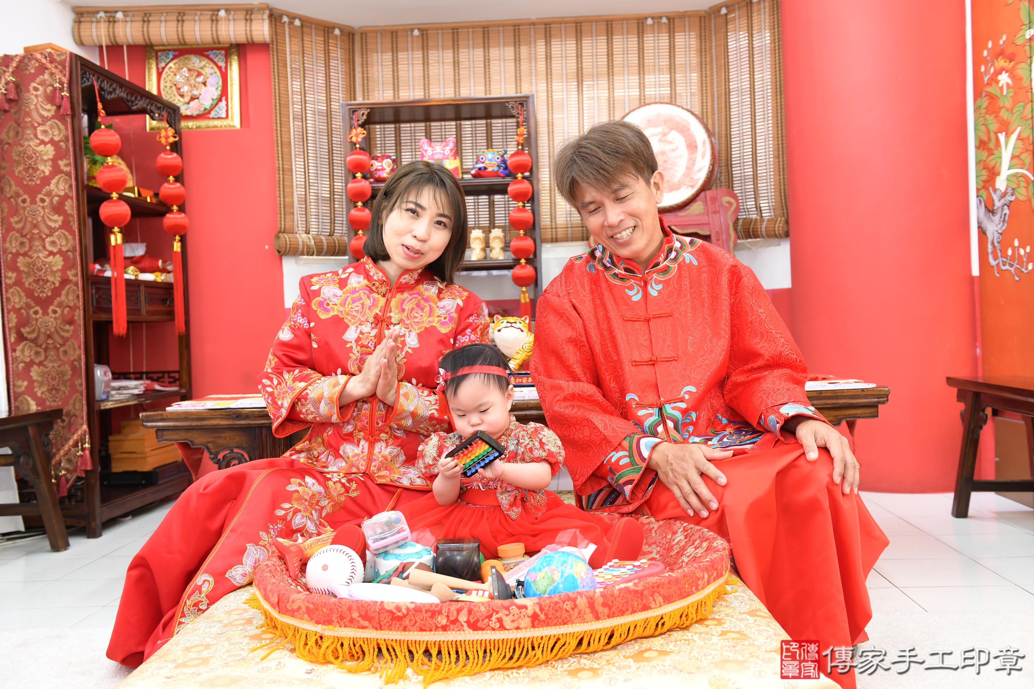 傳家手工印章桃園店、抓周、度晬、中國風會場、抓周道具物品、抓周證書、滿周歲、小琳寶寶、桃園市、拍照、生日快樂 傳家手工印章桃園店、抓周、度晬、中國風會場、抓周道具物品、抓周證書、滿周歲、小琳寶寶、桃園市、拍照、生日快樂
