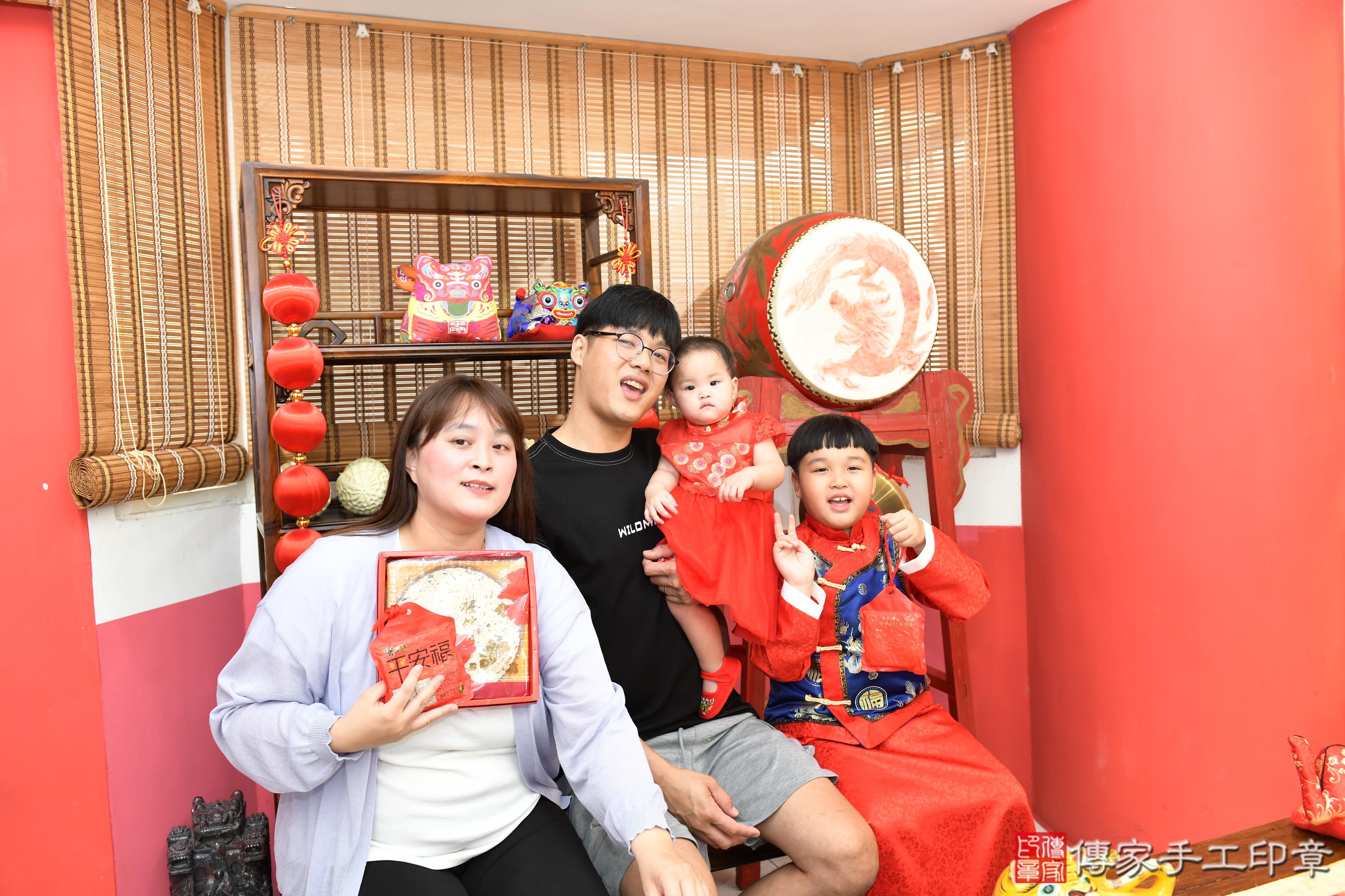 傳家手工印章桃園店、抓周、度晬、中國風會場、抓周道具物品、抓周證書、滿周歲、臻臻寶寶、桃園市、拍照、生日快樂