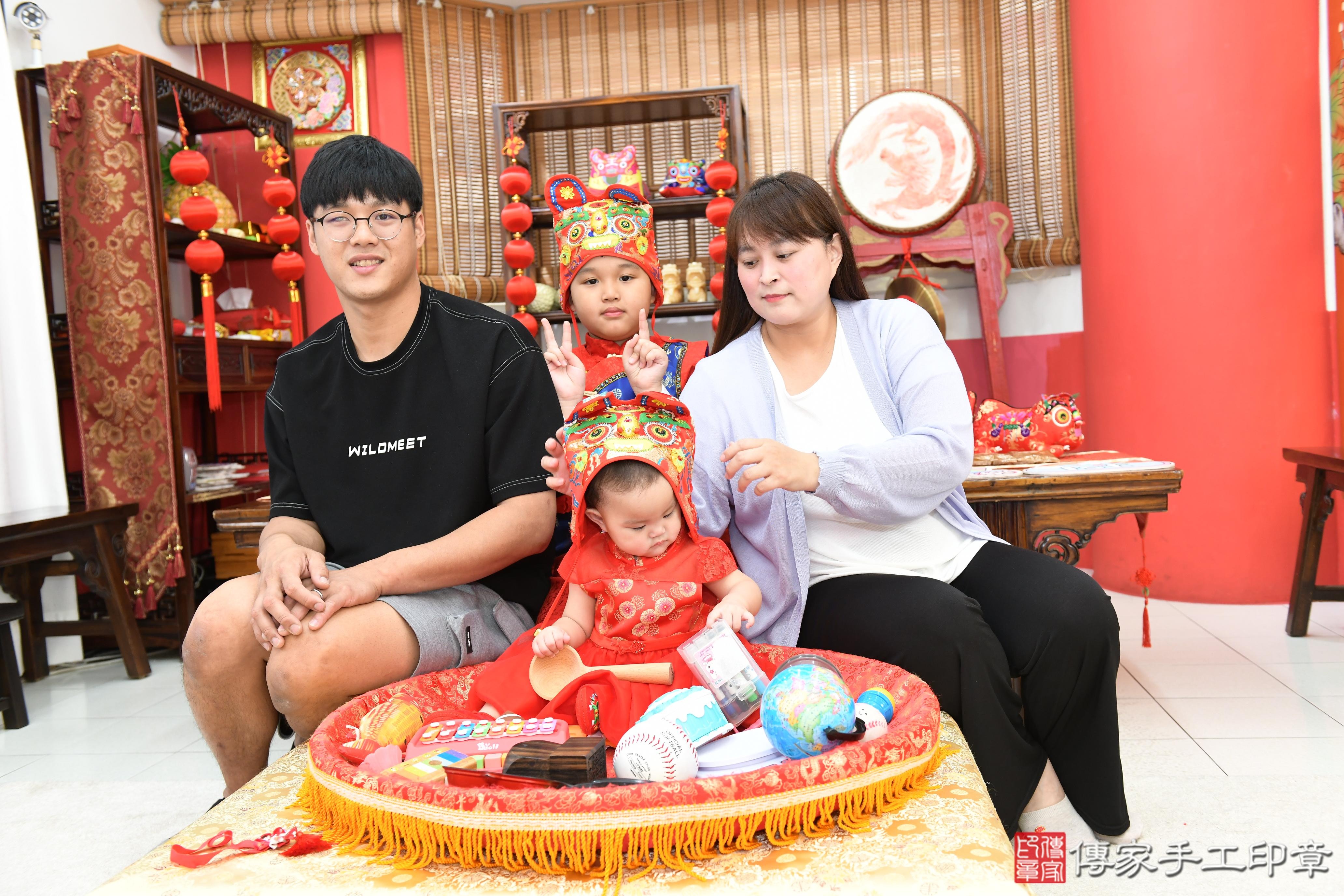 傳家手工印章桃園店、抓周、度晬、中國風會場、抓周道具物品、抓周證書、滿周歲、臻臻寶寶、桃園市、拍照、生日快樂