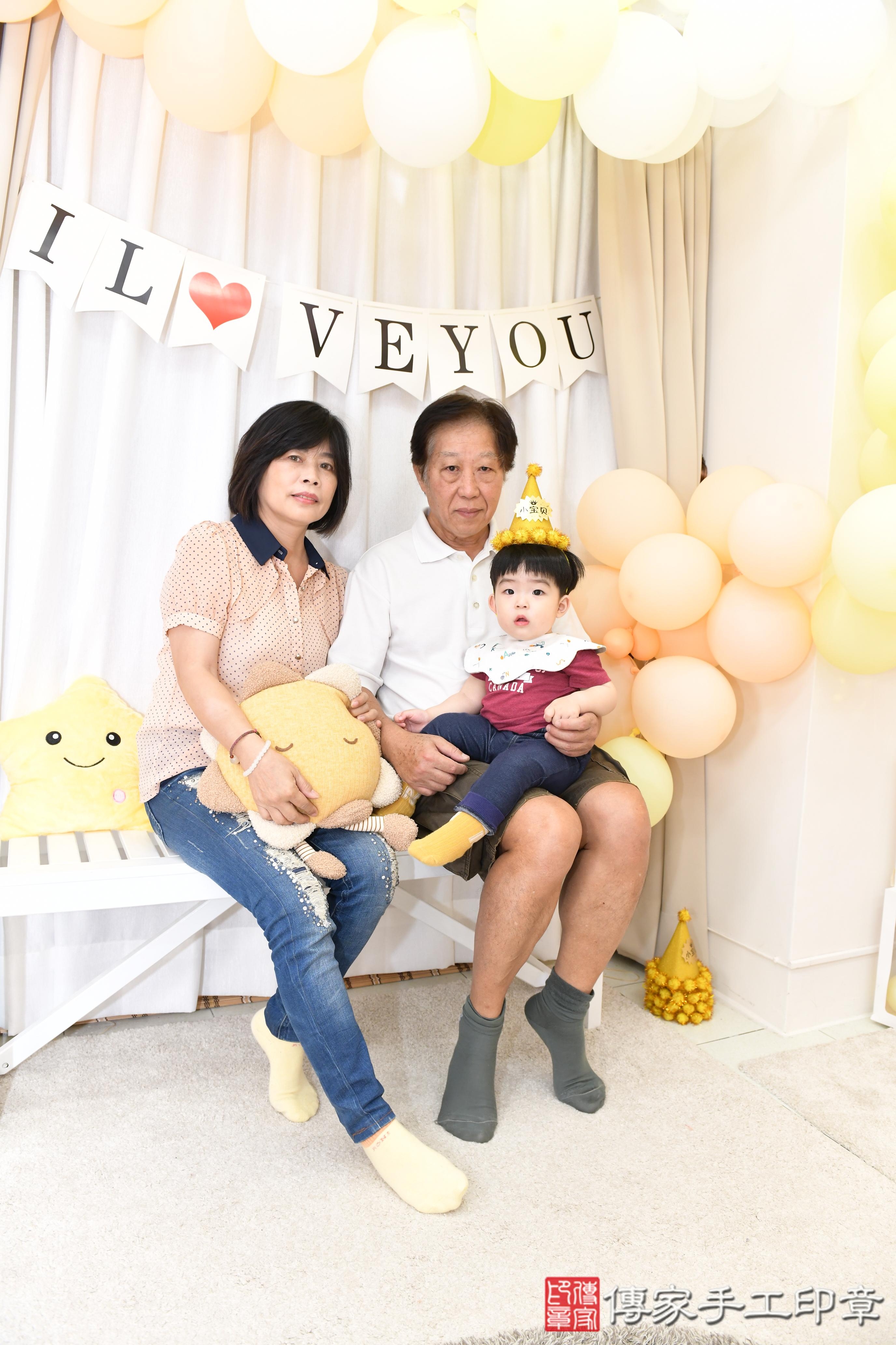 傳家手工印章桃園店、美式抓周、抓周道具、未來職業、滿周歲、宥宥寶寶、桃園市、拍照、生日快樂