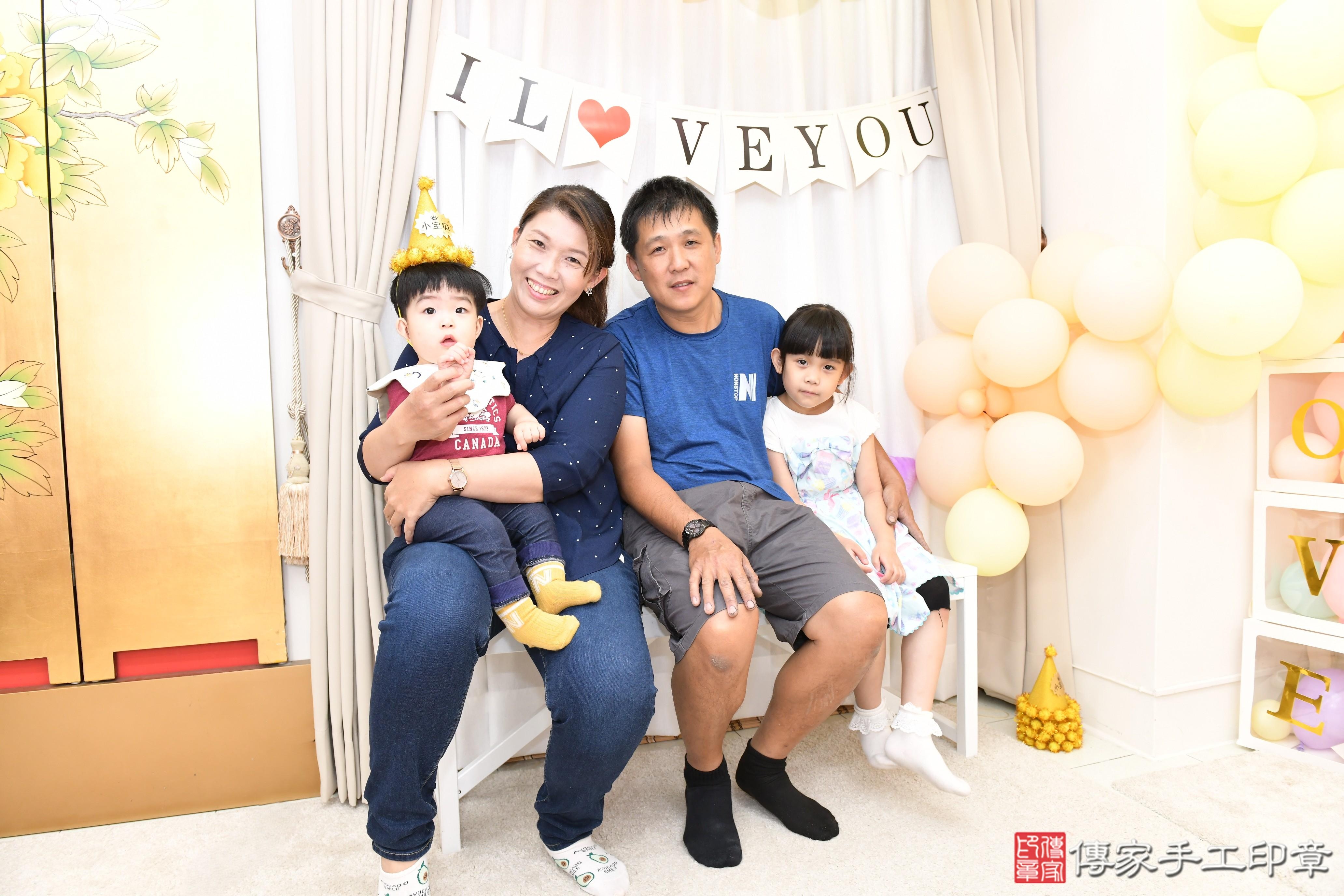 傳家手工印章桃園店、美式抓周、抓周道具、未來職業、滿周歲、宥宥寶寶、桃園市、拍照、生日快樂