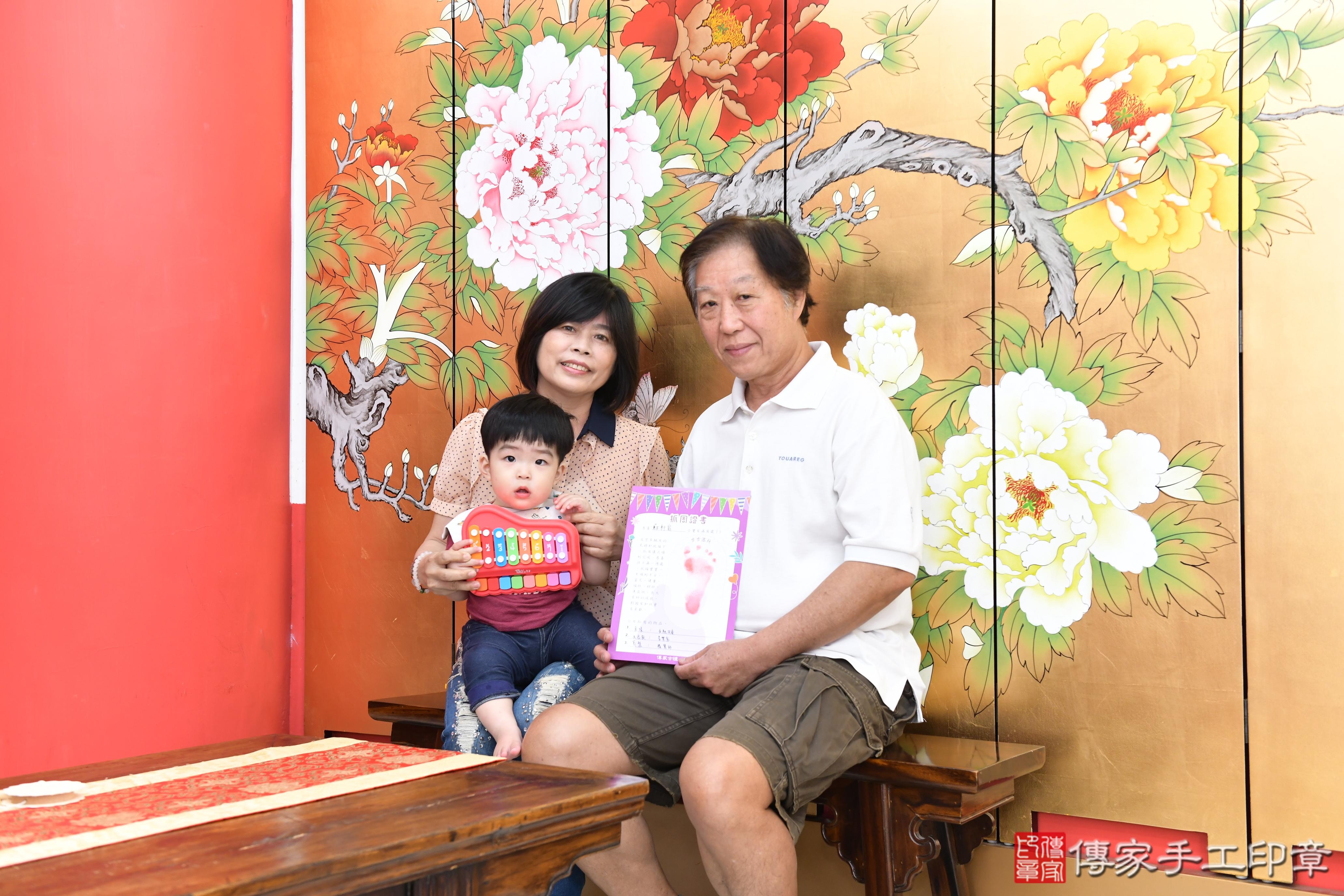 傳家手工印章桃園店、美式抓周、抓周道具、未來職業、滿周歲、宥宥寶寶、桃園市、拍照、生日快樂