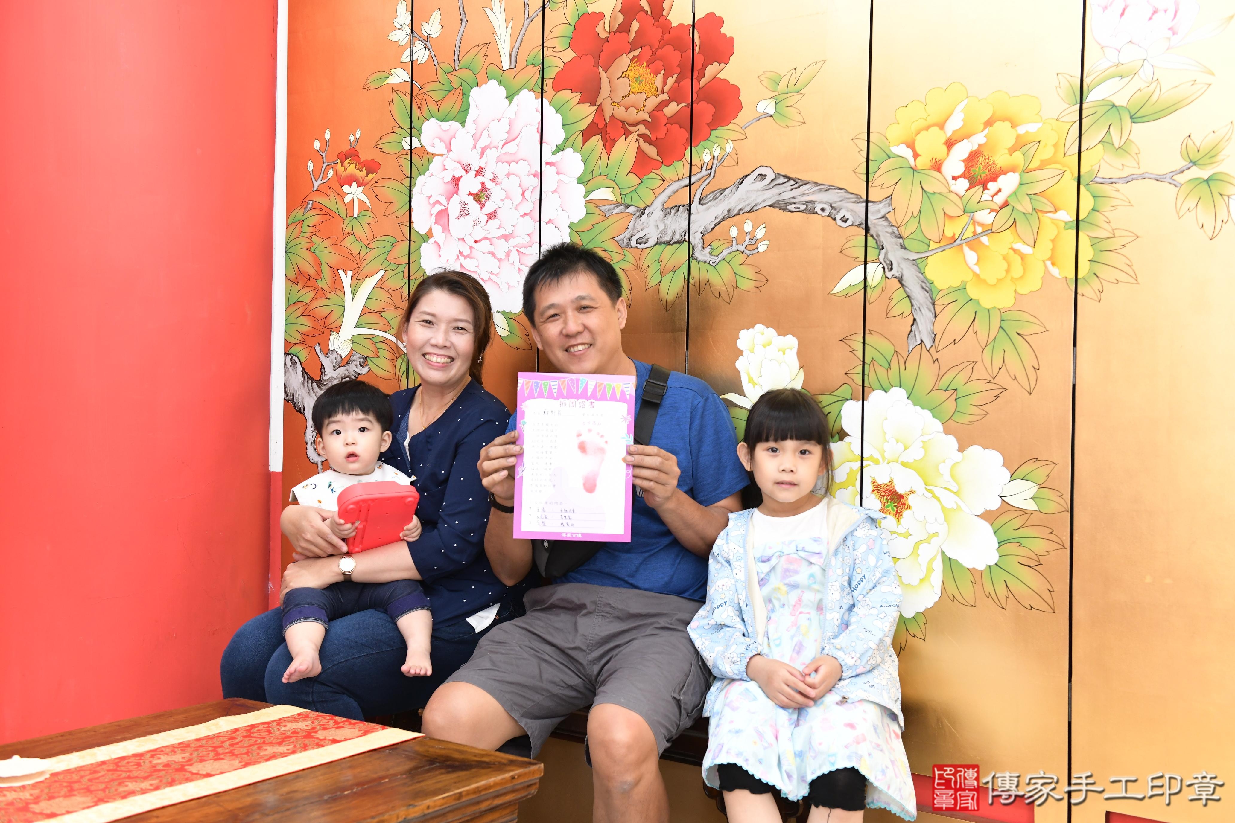 傳家手工印章桃園店、美式抓周、抓周道具、未來職業、滿周歲、宥宥寶寶、桃園市、拍照、生日快樂