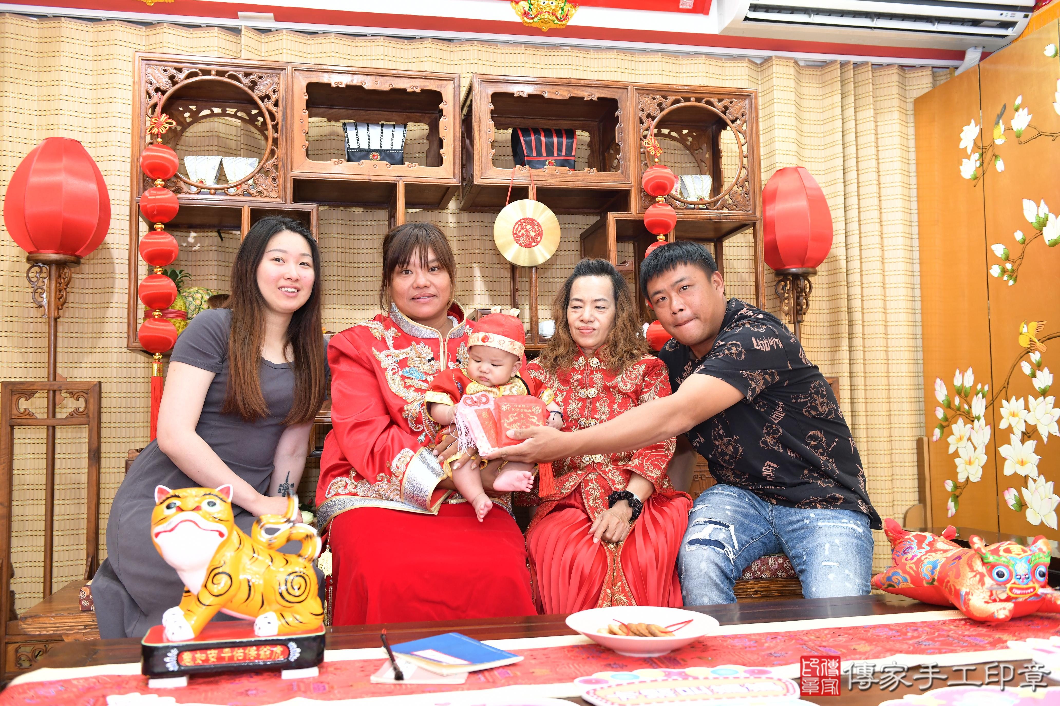 傳家手工印章台南店、抓周、度脺、美式風會場、傳家嬰兒古禮、吉祥話、抓周道具物品24種、拍照。抓周證書。寶寶抓周、滿周歲、生日快樂、祝福 傳家手工印章台南店、抓周、度脺、美式風會場、傳家嬰兒古禮、吉祥話、抓周道具物品24種、拍照。抓周證書。寶寶抓周、滿周歲、生日快樂、祝福