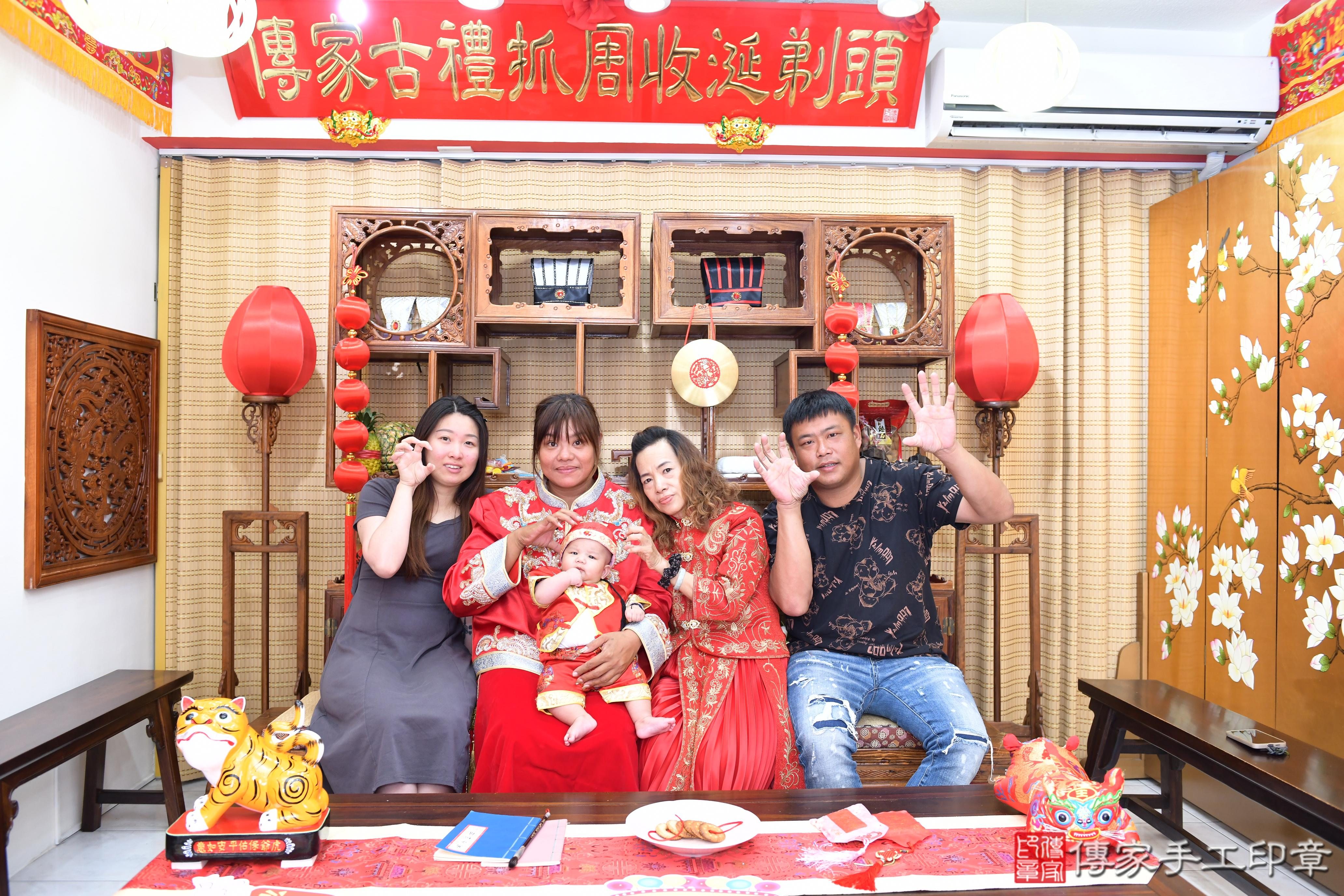 傳家手工印章台南店、抓周、度脺、美式風會場、傳家嬰兒古禮、吉祥話、抓周道具物品24種、拍照。抓周證書。寶寶抓周、滿周歲、生日快樂、祝福 傳家手工印章台南店、抓周、度脺、美式風會場、傳家嬰兒古禮、吉祥話、抓周道具物品24種、拍照。抓周證書。寶寶抓周、滿周歲、生日快樂、祝福
