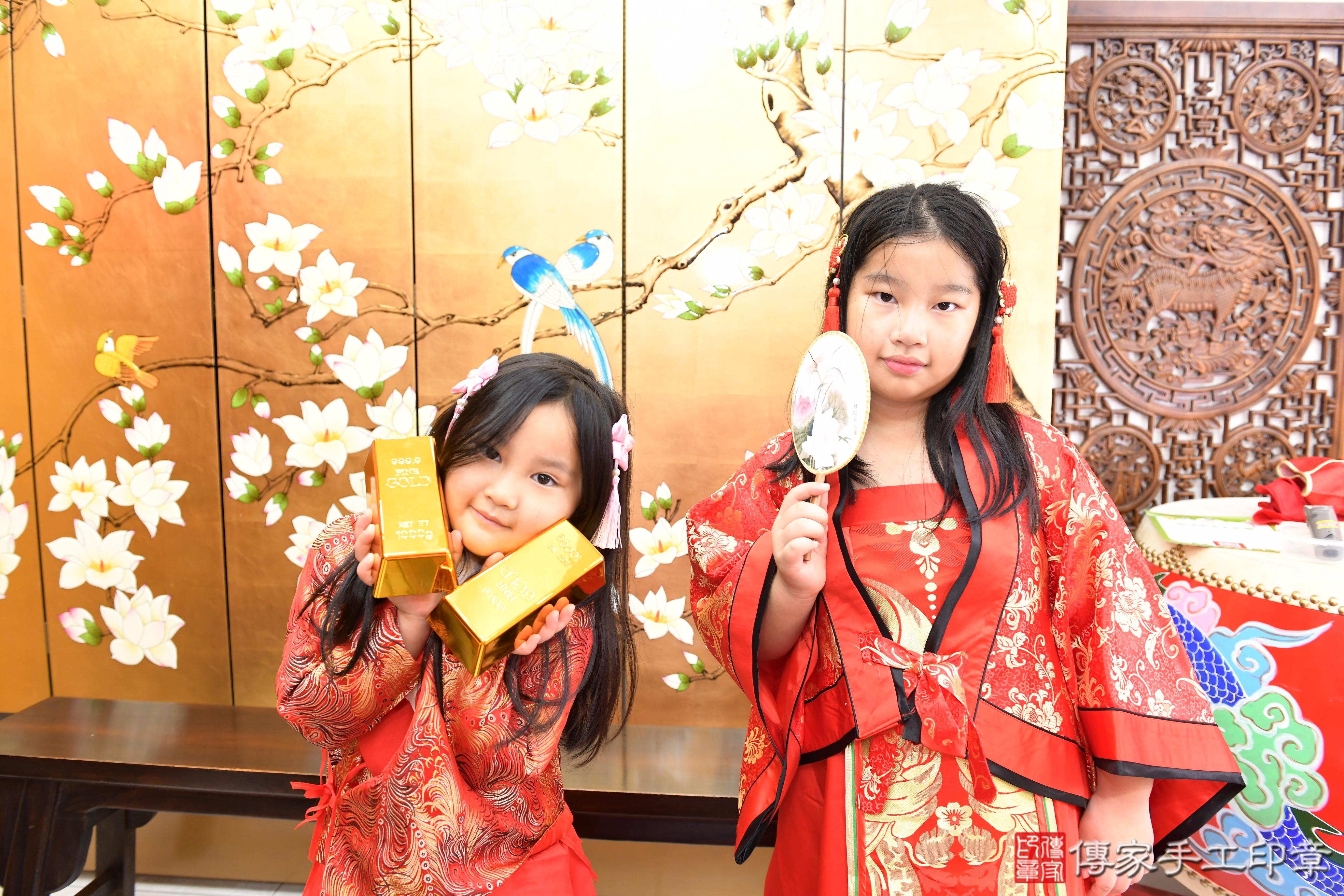 傳家手工印章台南店、抓周、度脺、美式風會場、傳家嬰兒古禮、吉祥話、抓周道具物品24種、拍照。抓周證書。寶寶抓周、滿周歲、生日快樂、祝福 傳家手工印章台南店、抓周、度脺、美式風會場、傳家嬰兒古禮、吉祥話、抓周道具物品24種、拍照。抓周證書。寶寶抓周、滿周歲、生日快樂、祝福