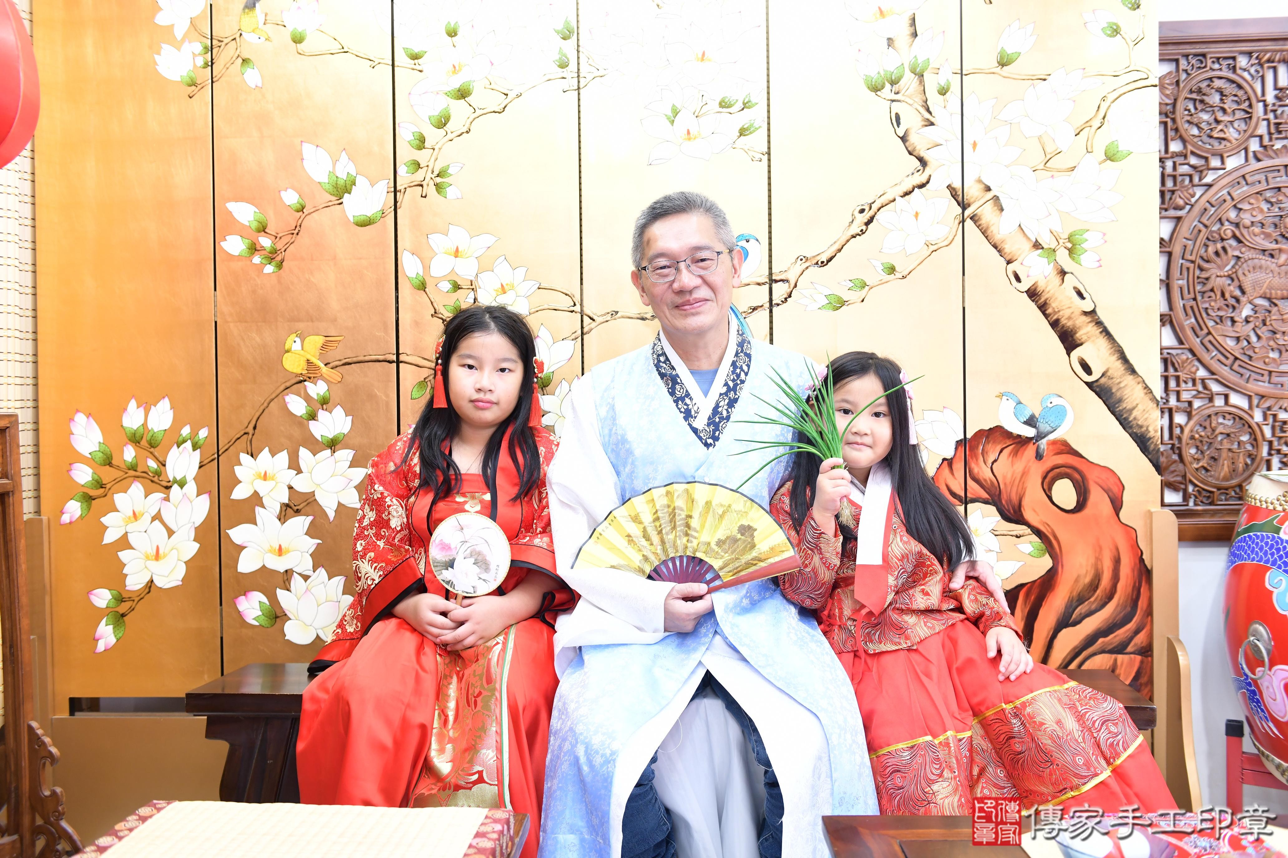 傳家手工印章台南店、抓周、度脺、美式風會場、傳家嬰兒古禮、吉祥話、抓周道具物品24種、拍照。抓周證書。寶寶抓周、滿周歲、生日快樂、祝福 傳家手工印章台南店、抓周、度脺、美式風會場、傳家嬰兒古禮、吉祥話、抓周道具物品24種、拍照。抓周證書。寶寶抓周、滿周歲、生日快樂、祝福