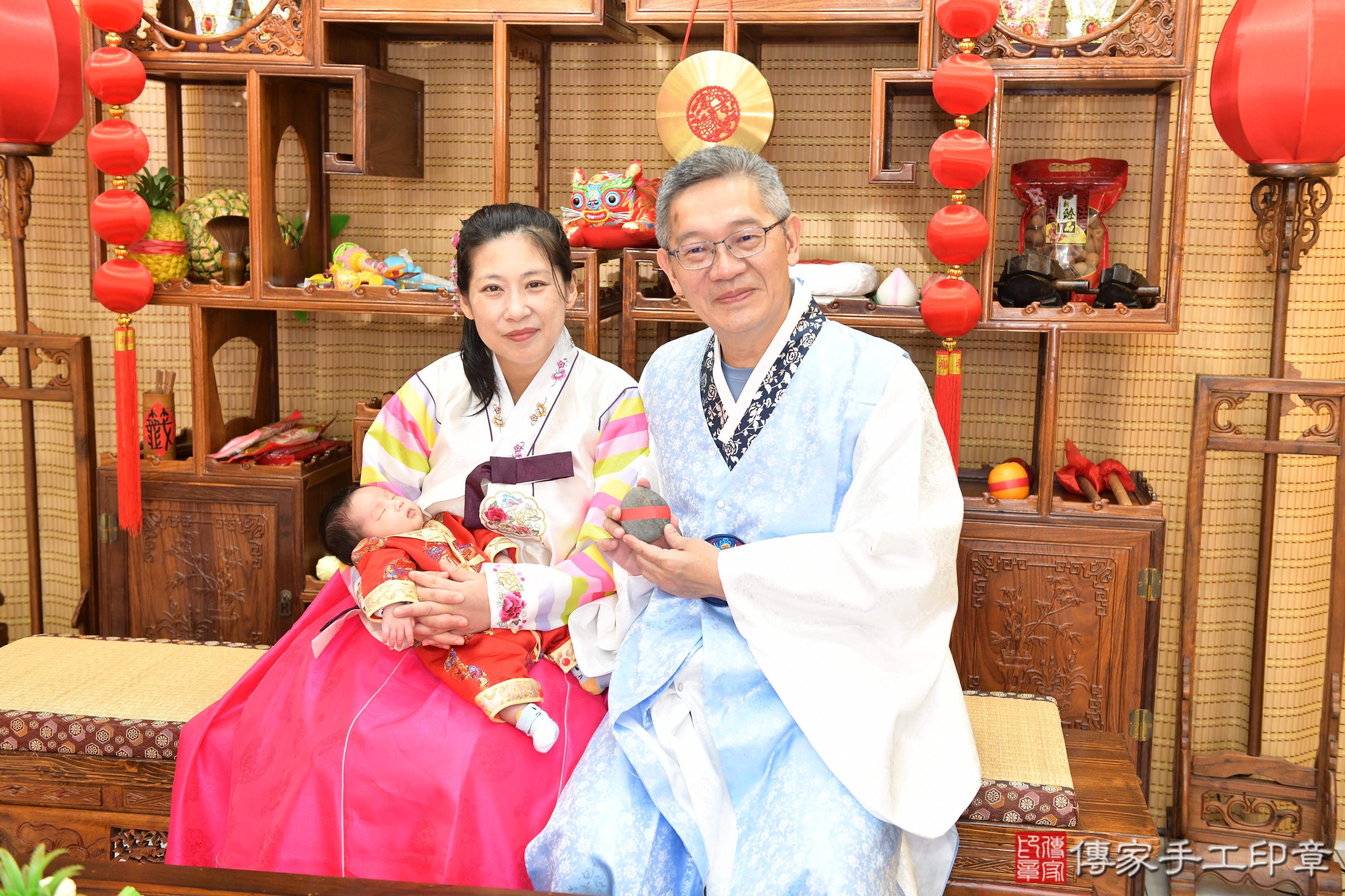 傳家手工印章台南店、抓周、度脺、美式風會場、傳家嬰兒古禮、吉祥話、抓周道具物品24種、拍照。抓周證書。寶寶抓周、滿周歲、生日快樂、祝福 傳家手工印章台南店、抓周、度脺、美式風會場、傳家嬰兒古禮、吉祥話、抓周道具物品24種、拍照。抓周證書。寶寶抓周、滿周歲、生日快樂、祝福