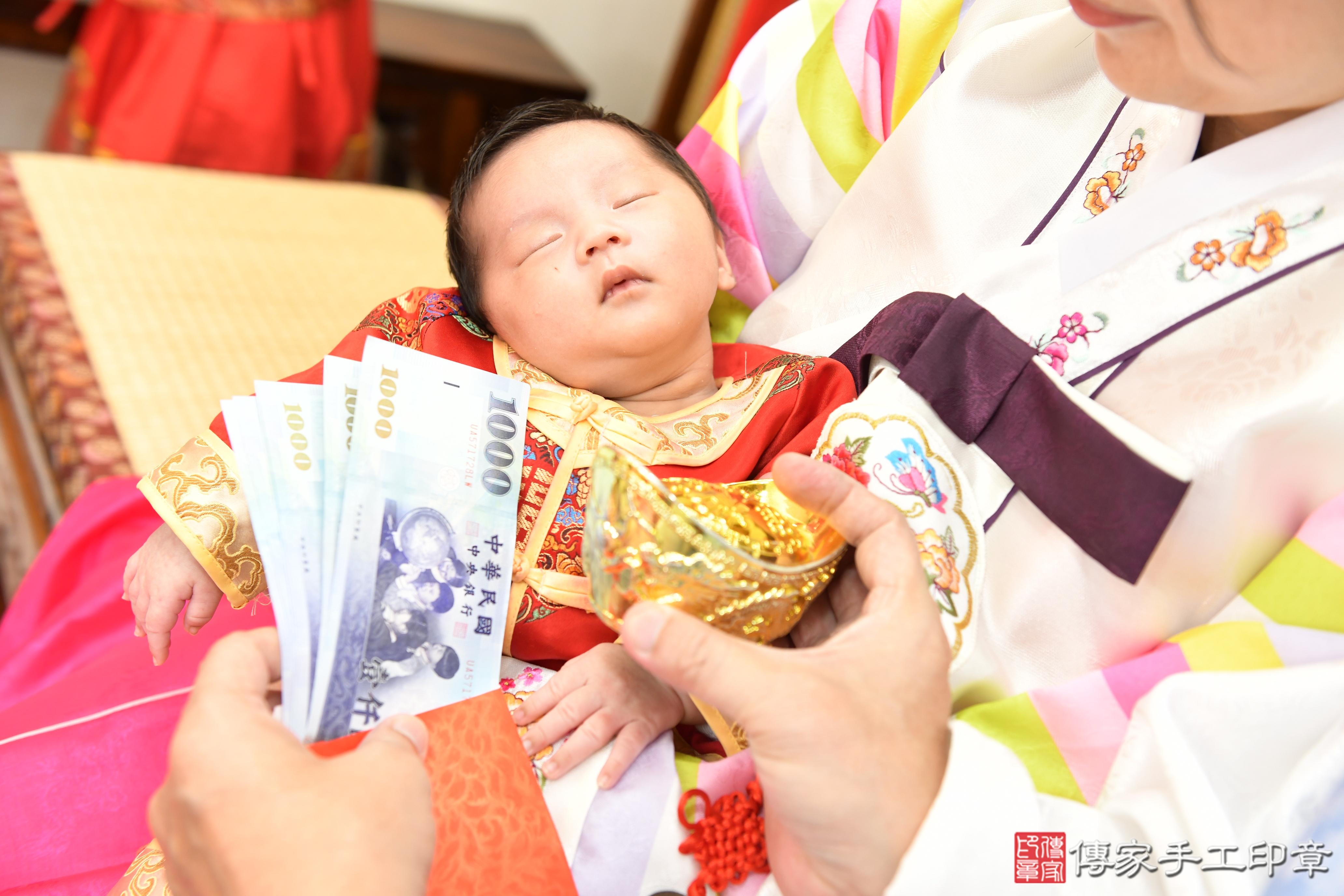 傳家手工印章台南店、抓周、度脺、美式風會場、傳家嬰兒古禮、吉祥話、抓周道具物品24種、拍照。抓周證書。寶寶抓周、滿周歲、生日快樂、祝福 傳家手工印章台南店、抓周、度脺、美式風會場、傳家嬰兒古禮、吉祥話、抓周道具物品24種、拍照。抓周證書。寶寶抓周、滿周歲、生日快樂、祝福