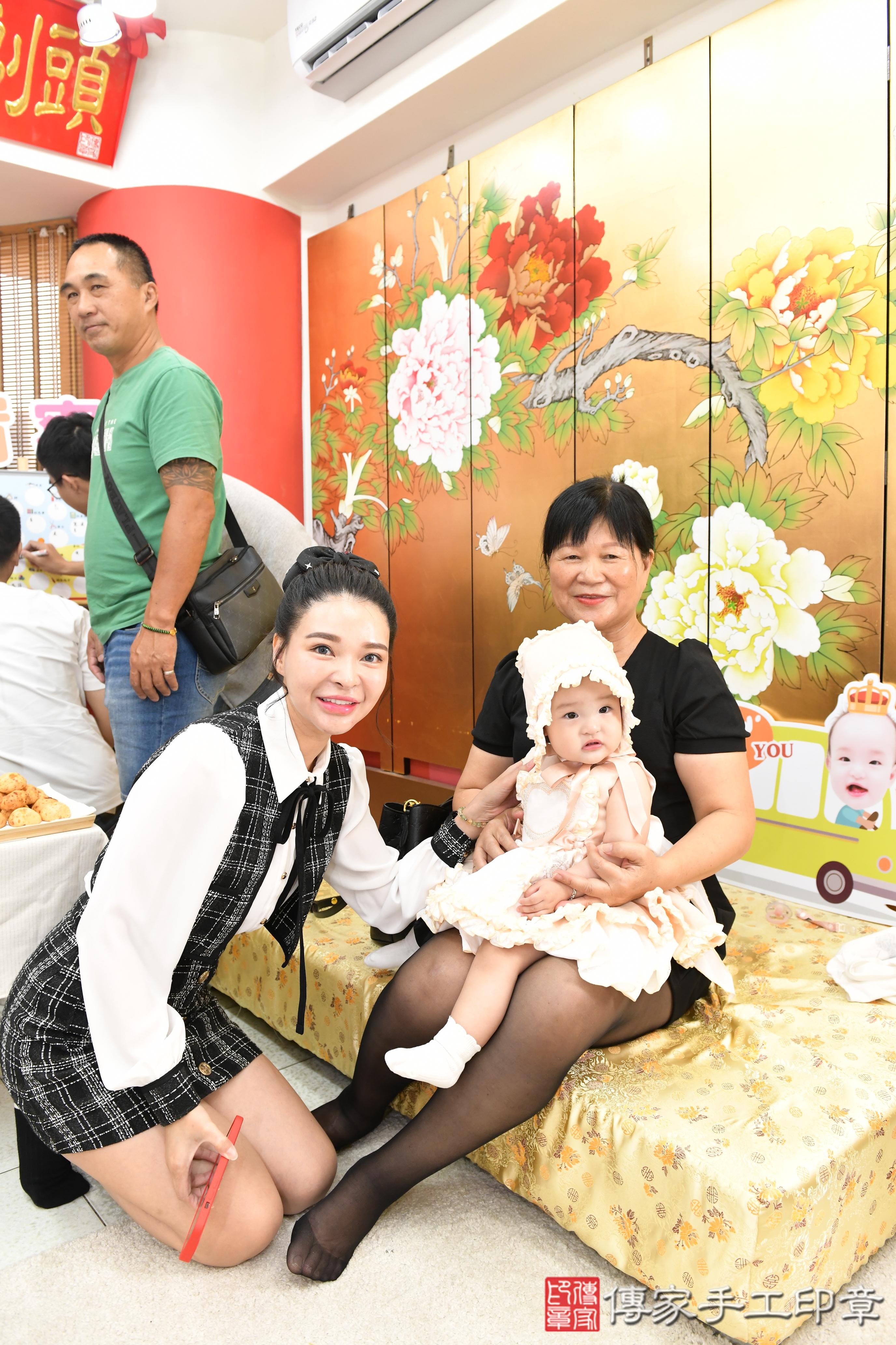 傳家手工印章高雄店、美式抓周、抓周道具、未來職業、滿周歲、小寧寶寶、高雄市、拍照、生日快樂