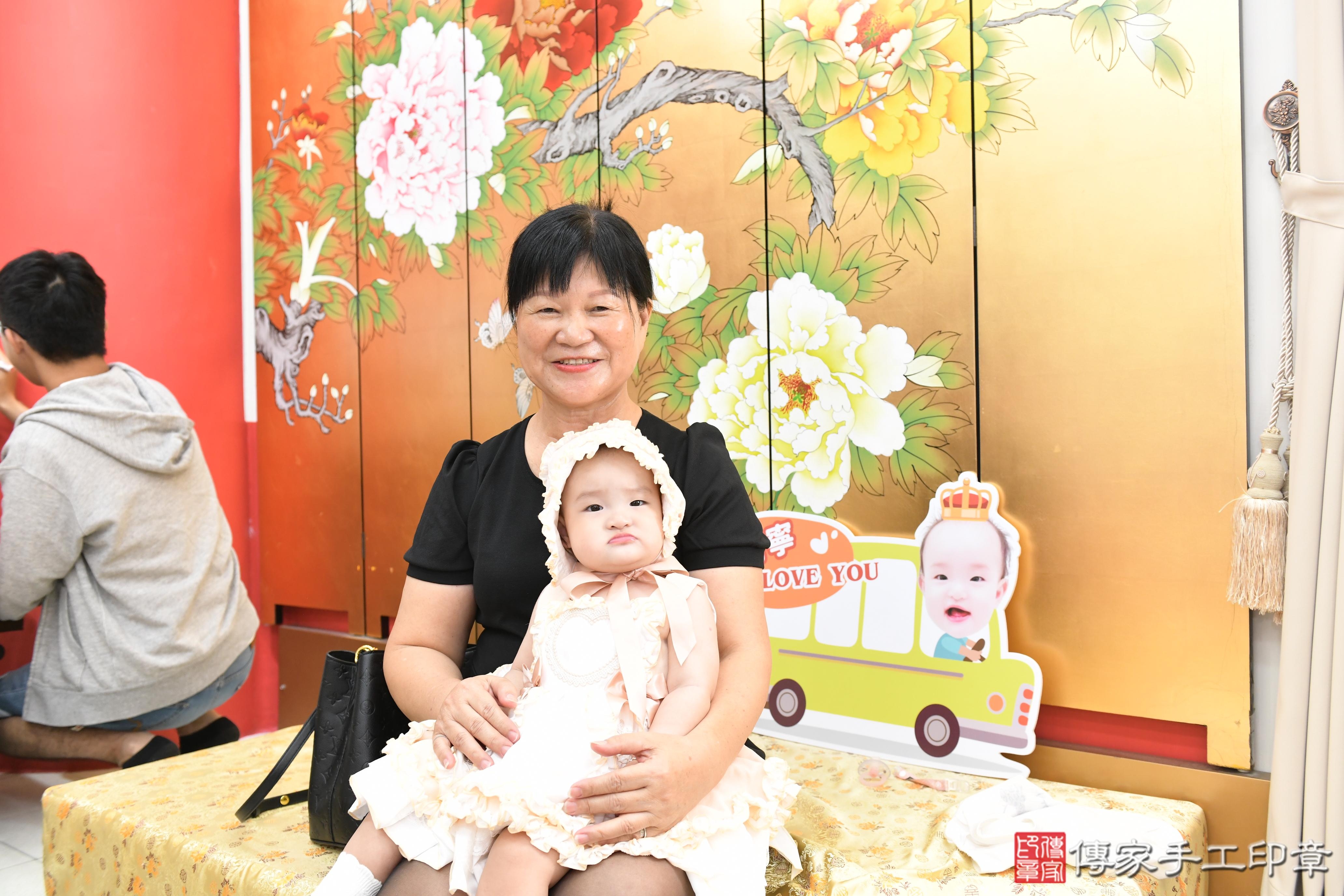傳家手工印章高雄店、美式抓周、抓周道具、未來職業、滿周歲、小寧寶寶、高雄市、拍照、生日快樂