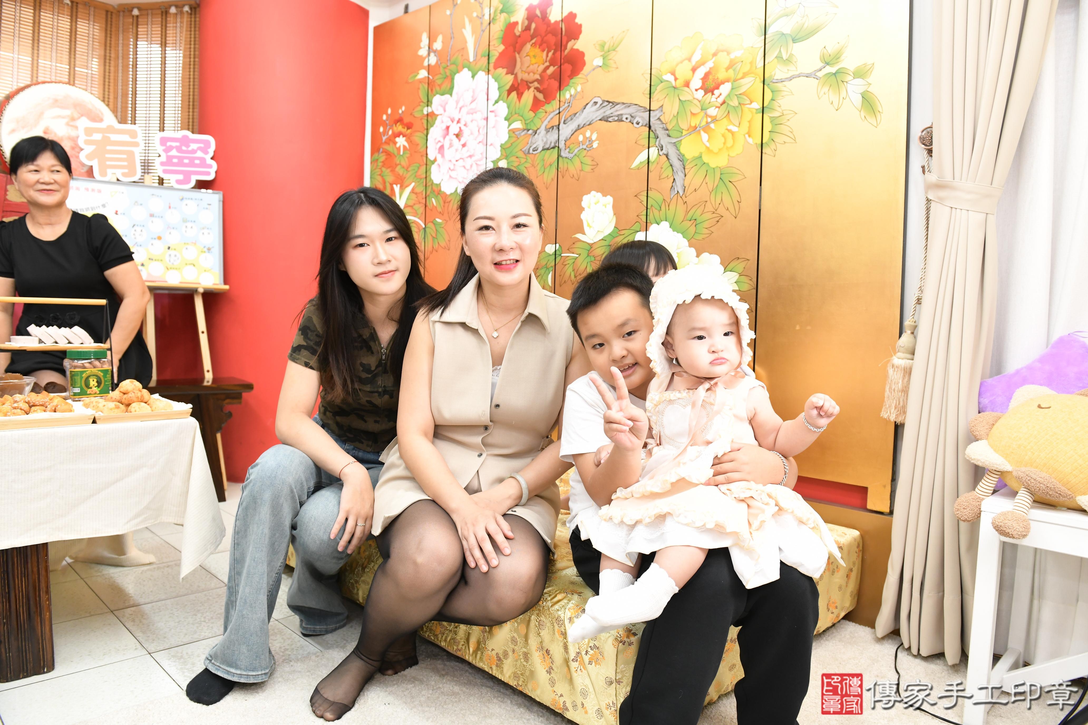 傳家手工印章高雄店、美式抓周、抓周道具、未來職業、滿周歲、小寧寶寶、高雄市、拍照、生日快樂