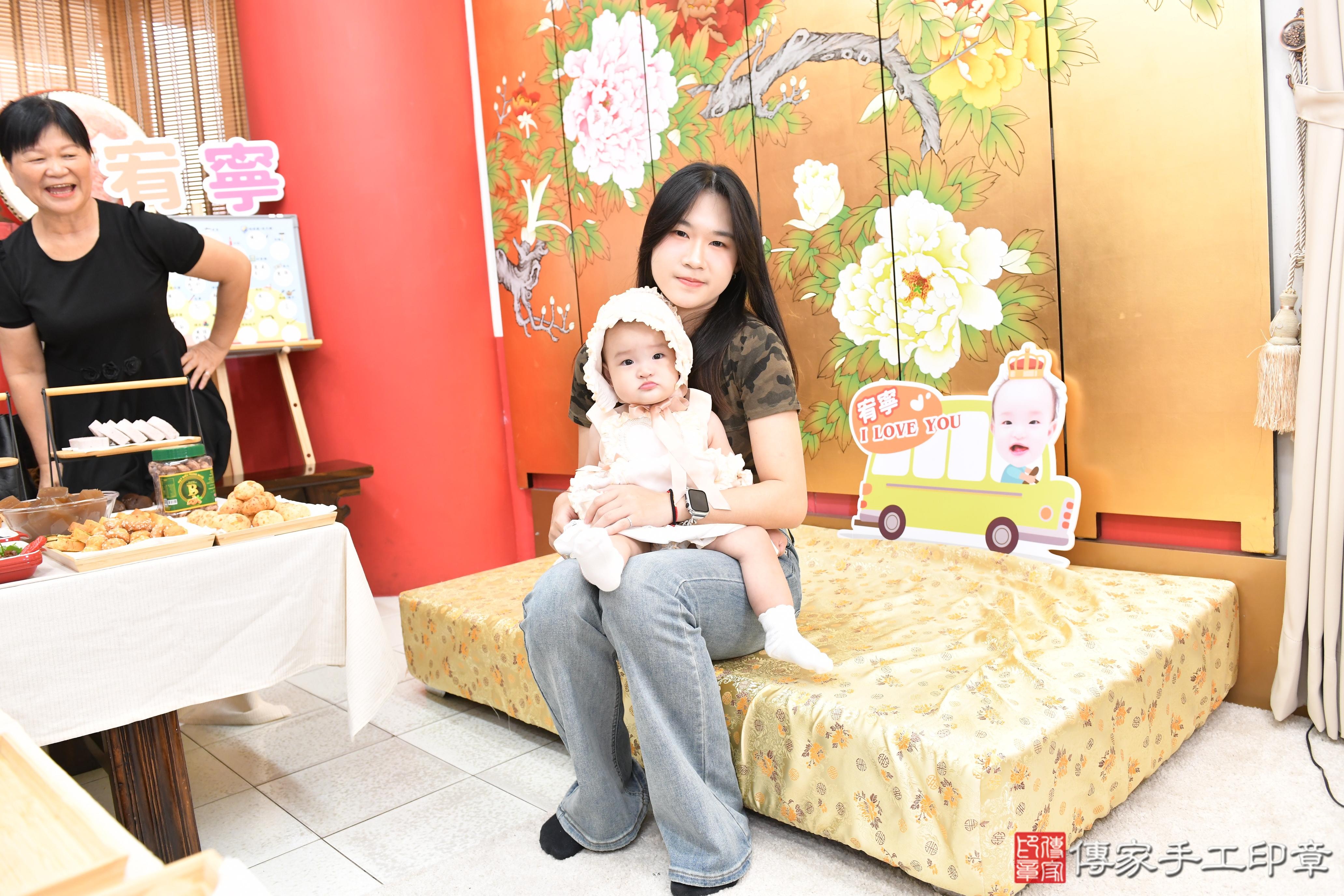 傳家手工印章高雄店、美式抓周、抓周道具、未來職業、滿周歲、小寧寶寶、高雄市、拍照、生日快樂