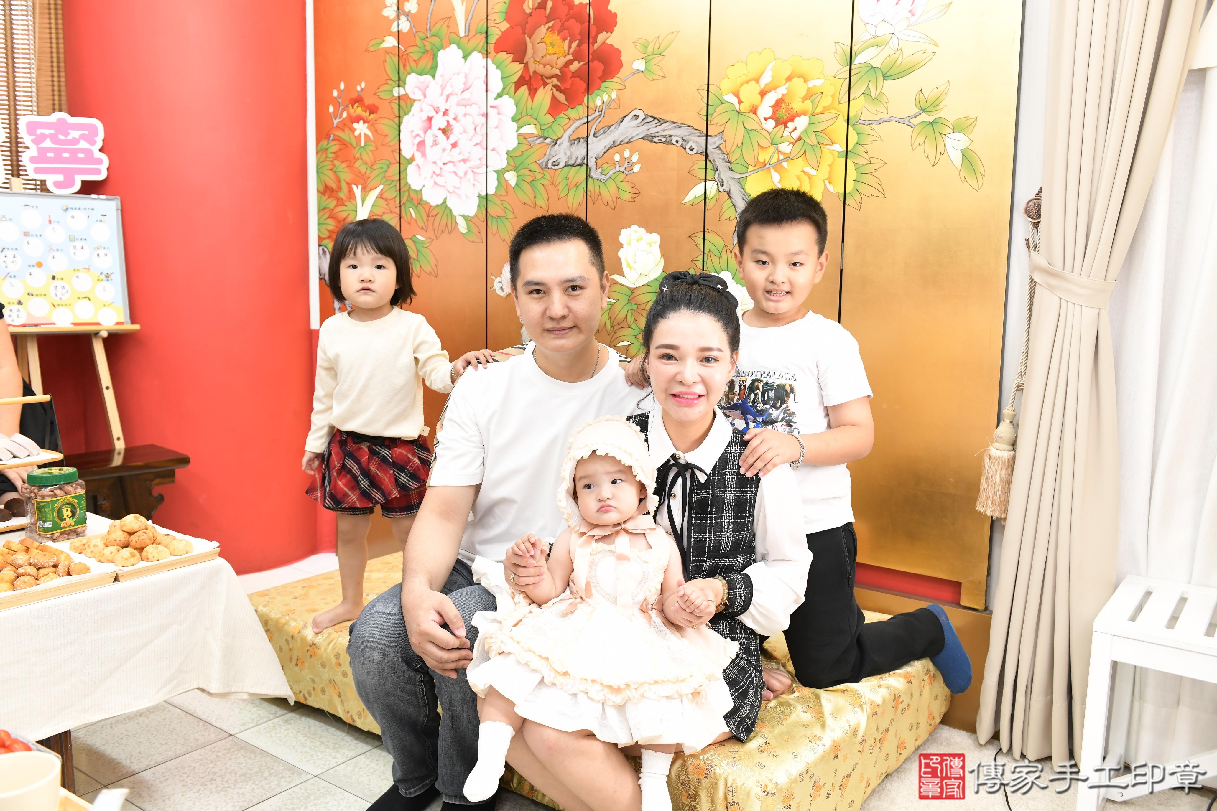 傳家手工印章高雄店、美式抓周、抓周道具、未來職業、滿周歲、小寧寶寶、高雄市、拍照、生日快樂