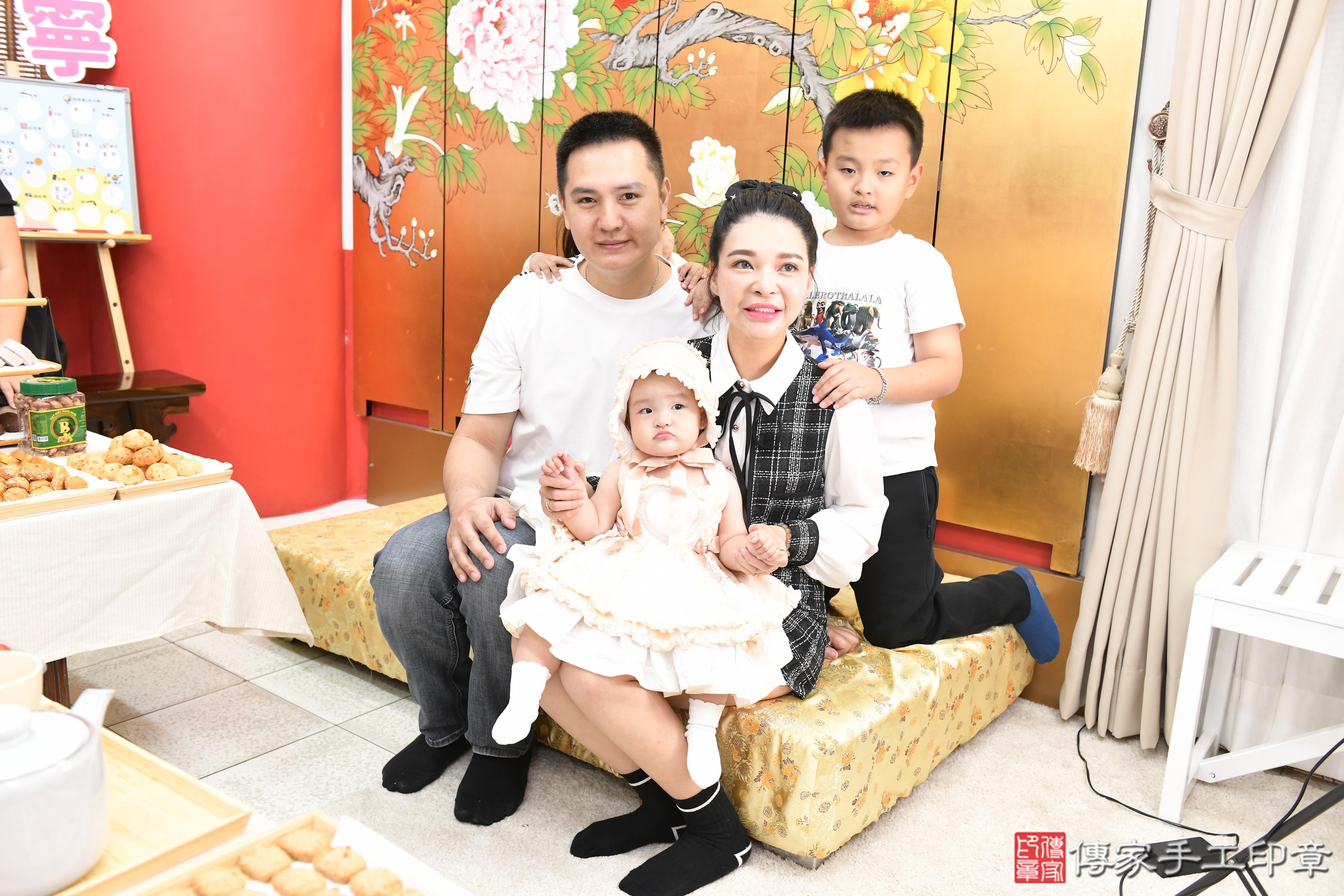 傳家手工印章高雄店、美式抓周、抓周道具、未來職業、滿周歲、小寧寶寶、高雄市、拍照、生日快樂