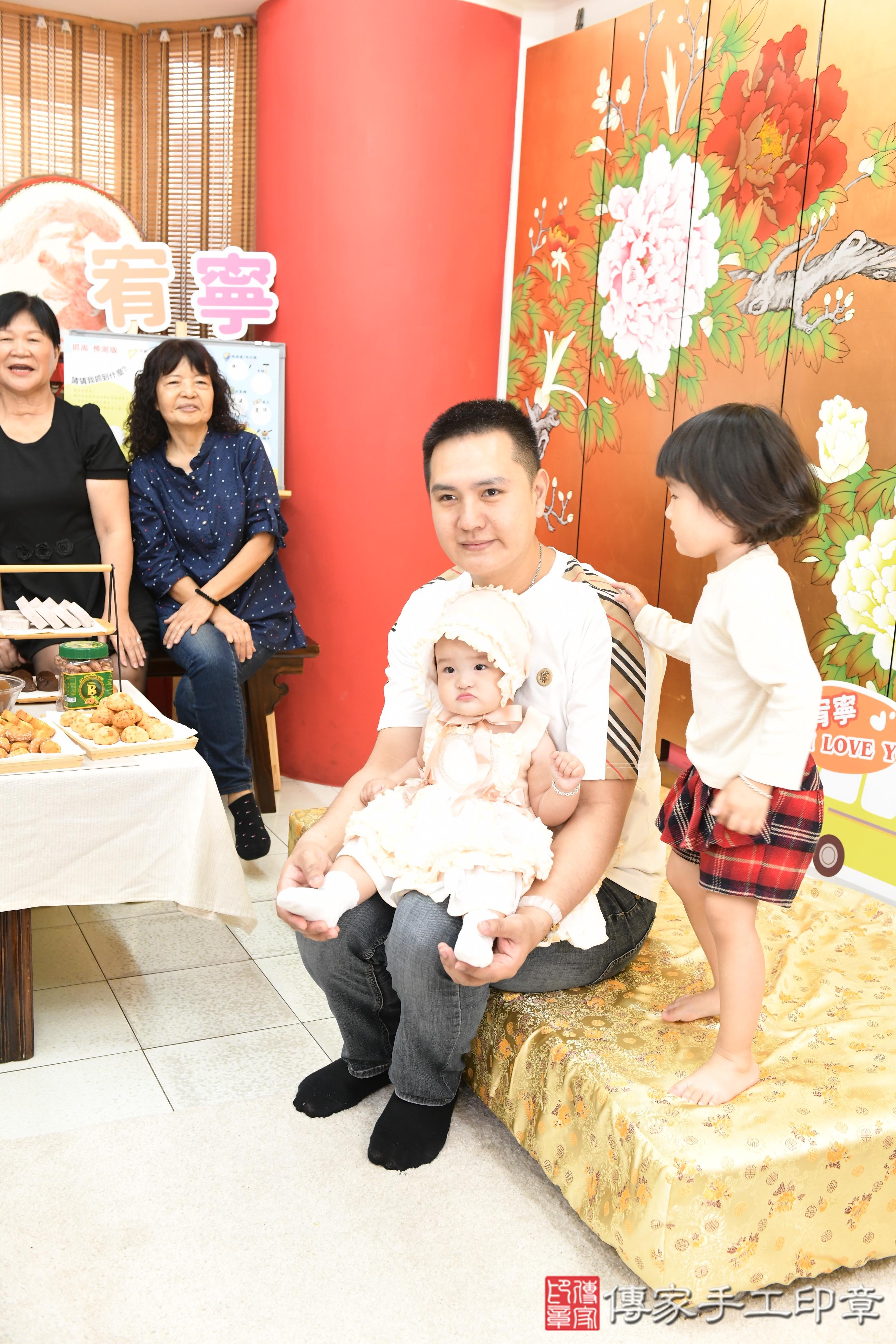 傳家手工印章高雄店、美式抓周、抓周道具、未來職業、滿周歲、小寧寶寶、高雄市、拍照、生日快樂