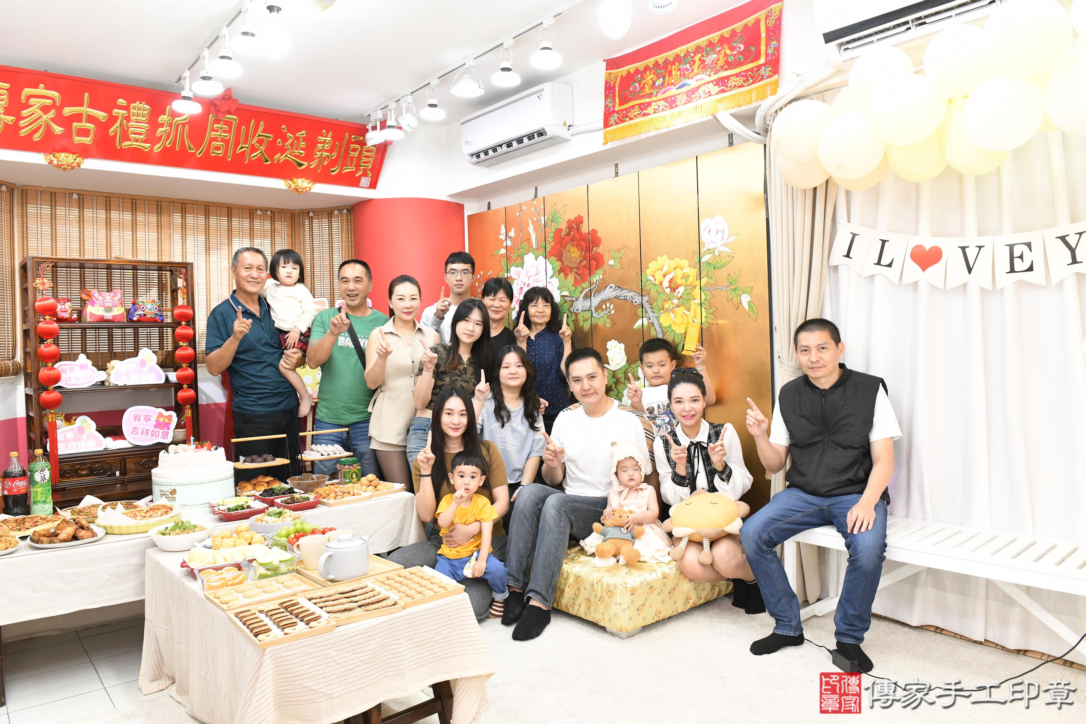 傳家手工印章高雄店、美式抓周、抓周道具、未來職業、滿周歲、小寧寶寶、高雄市、拍照、生日快樂