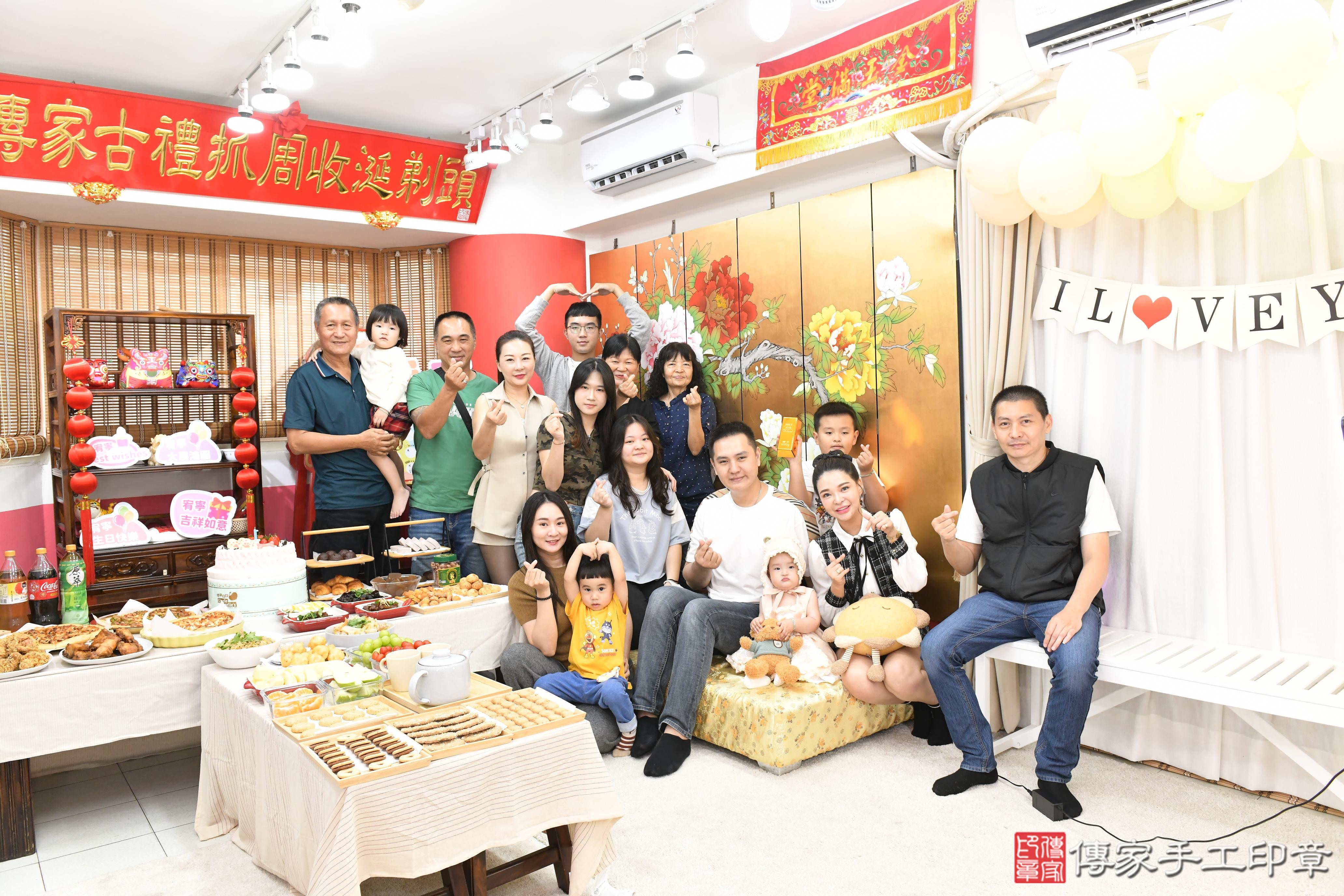 傳家手工印章高雄店、美式抓周、抓周道具、未來職業、滿周歲、小寧寶寶、高雄市、拍照、生日快樂