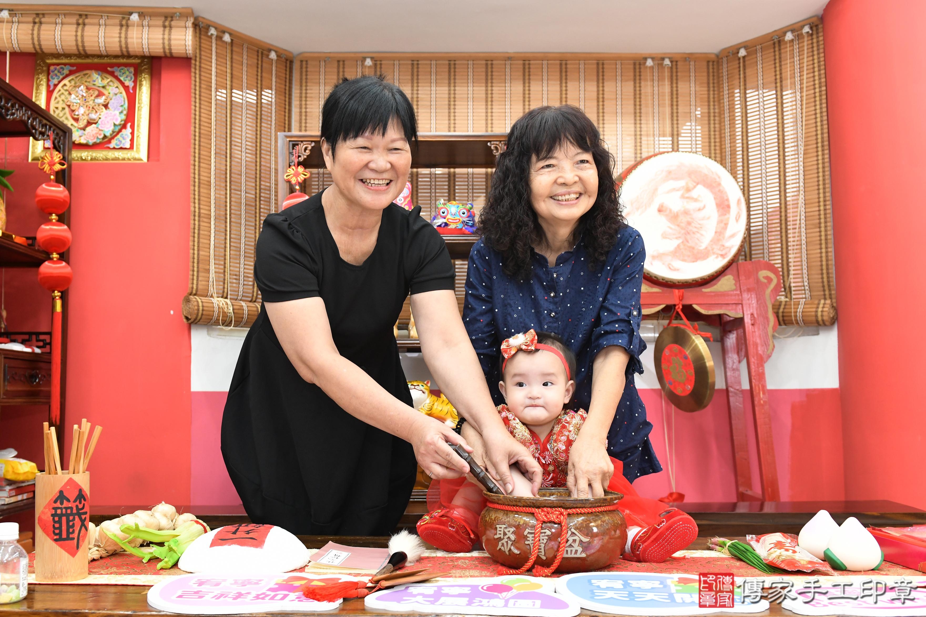 傳家手工印章高雄店、美式抓周、抓周道具、未來職業、滿周歲、小寧寶寶、高雄市、拍照、生日快樂