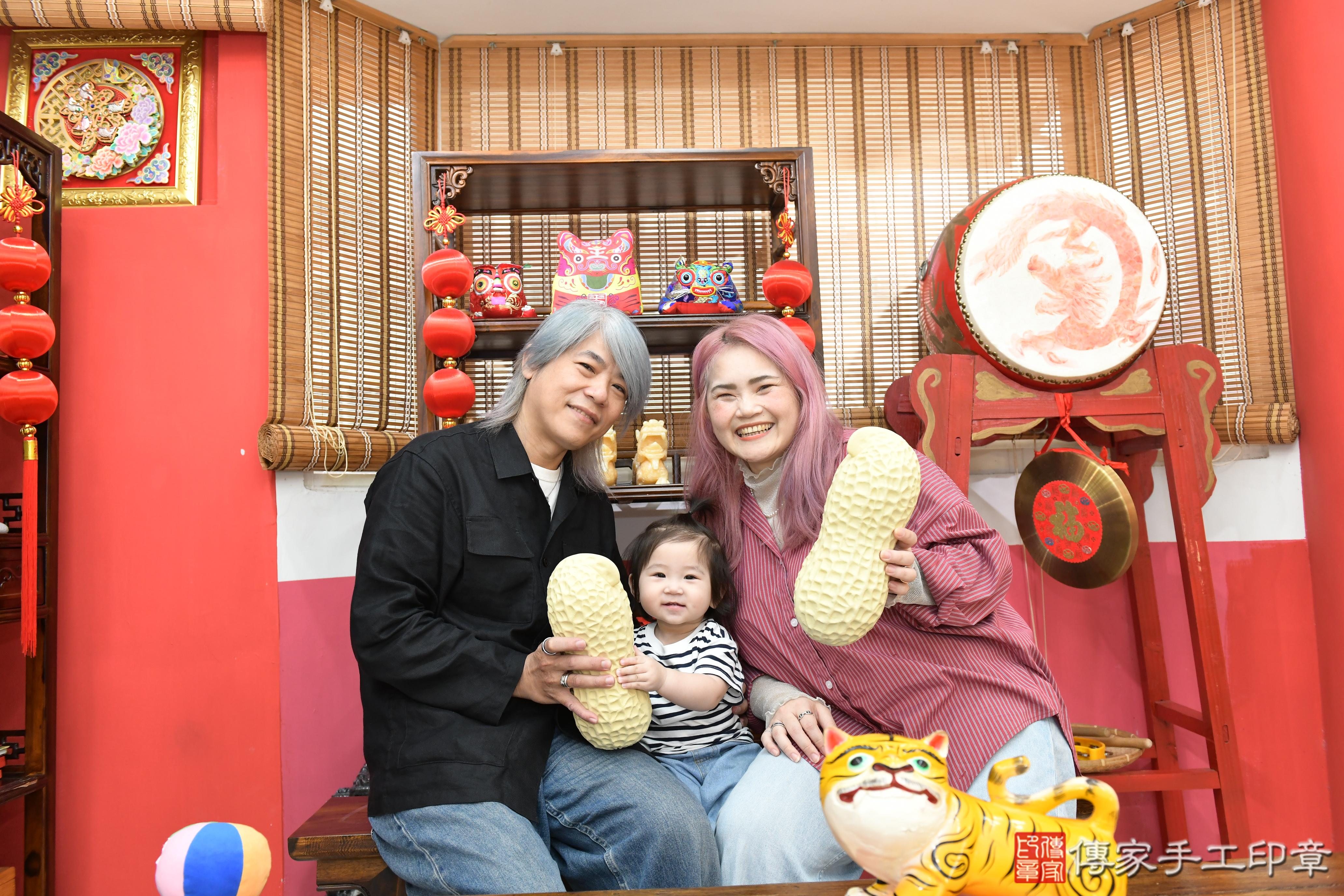 傳家手工印章高雄店、美式抓周、抓周道具、未來職業、滿周歲、恩恩寶寶、高雄市、拍照、生日快樂 傳家手工印章高雄店、美式抓周、抓周道具、未來職業、滿周歲、恩恩寶寶、高雄市、拍照、生日快樂