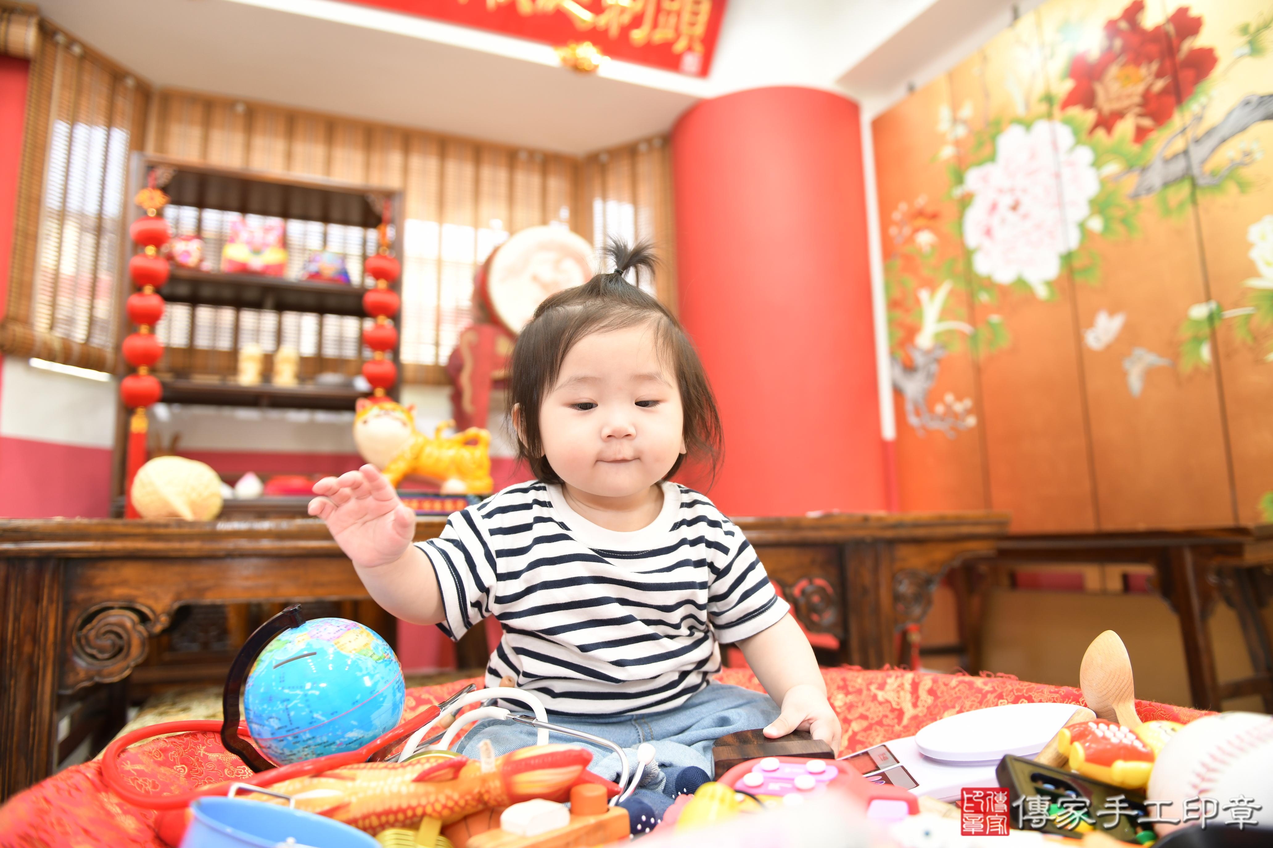 傳家手工印章高雄店、美式抓周、抓周道具、未來職業、滿周歲、恩恩寶寶、高雄市、拍照、生日快樂 傳家手工印章高雄店、美式抓周、抓周道具、未來職業、滿周歲、恩恩寶寶、高雄市、拍照、生日快樂