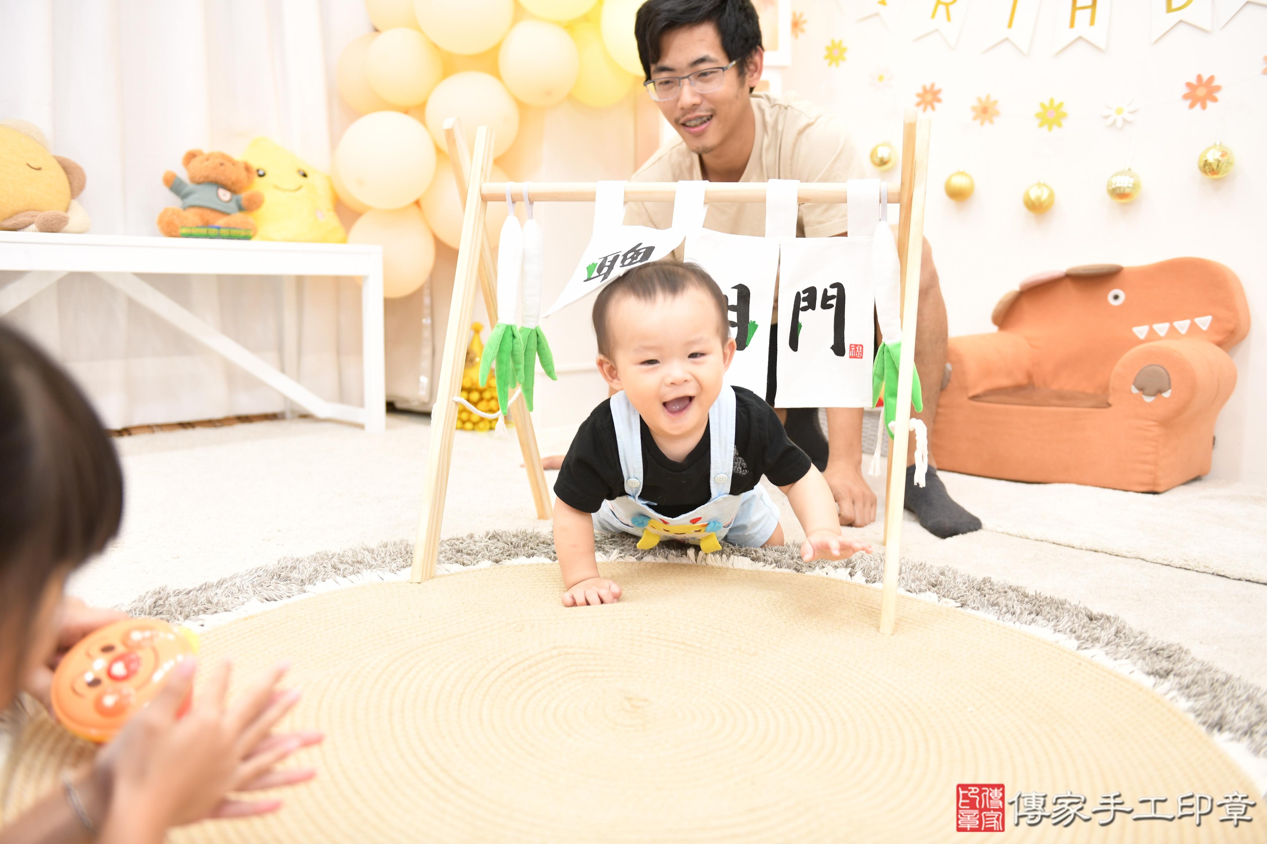 傳家手工印章高雄店、美式抓周、抓周道具、未來職業、滿周歲、玹玹寶寶、高雄市、拍照、生日快樂