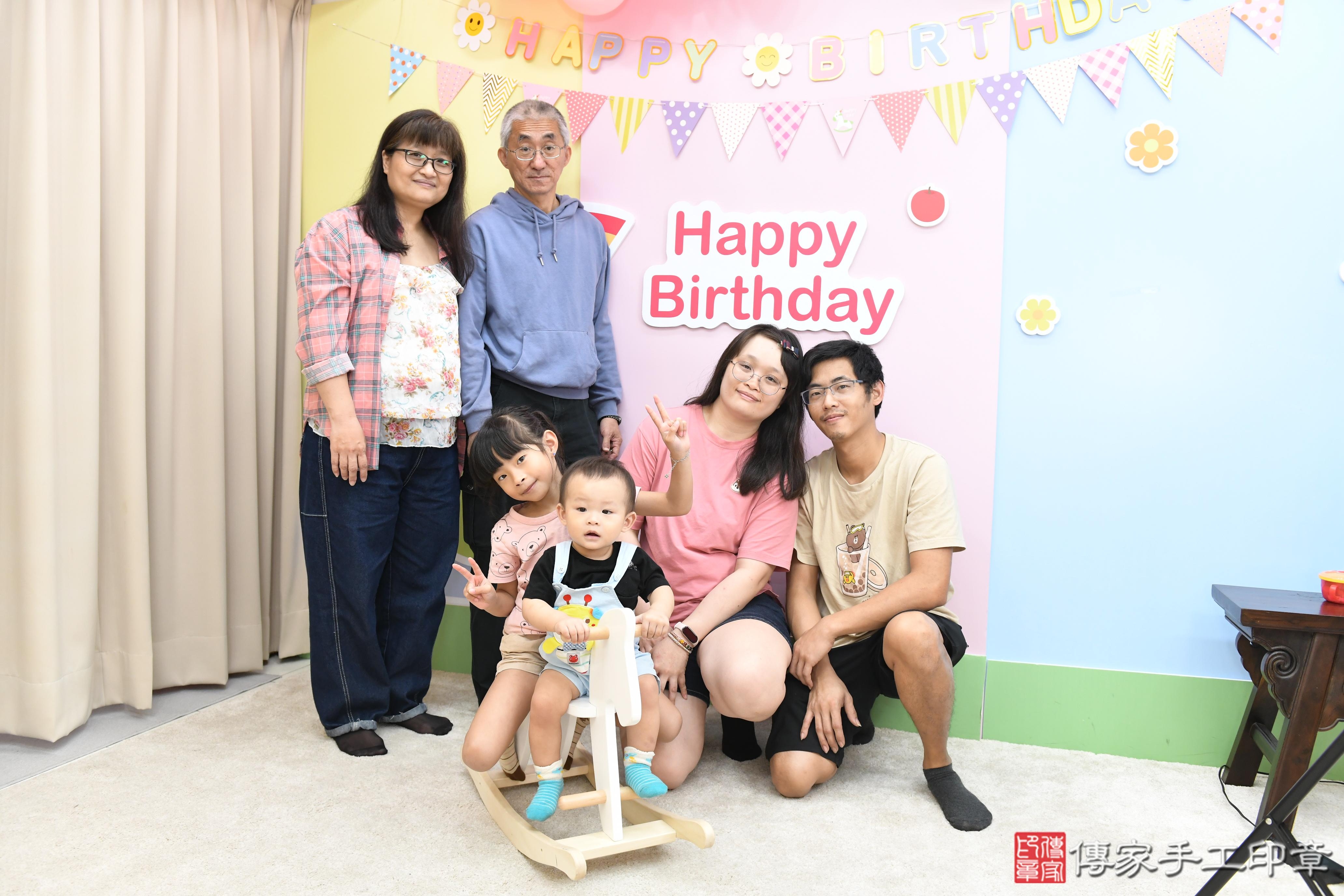 傳家手工印章高雄店、美式抓周、抓周道具、未來職業、滿周歲、玹玹寶寶、高雄市、拍照、生日快樂