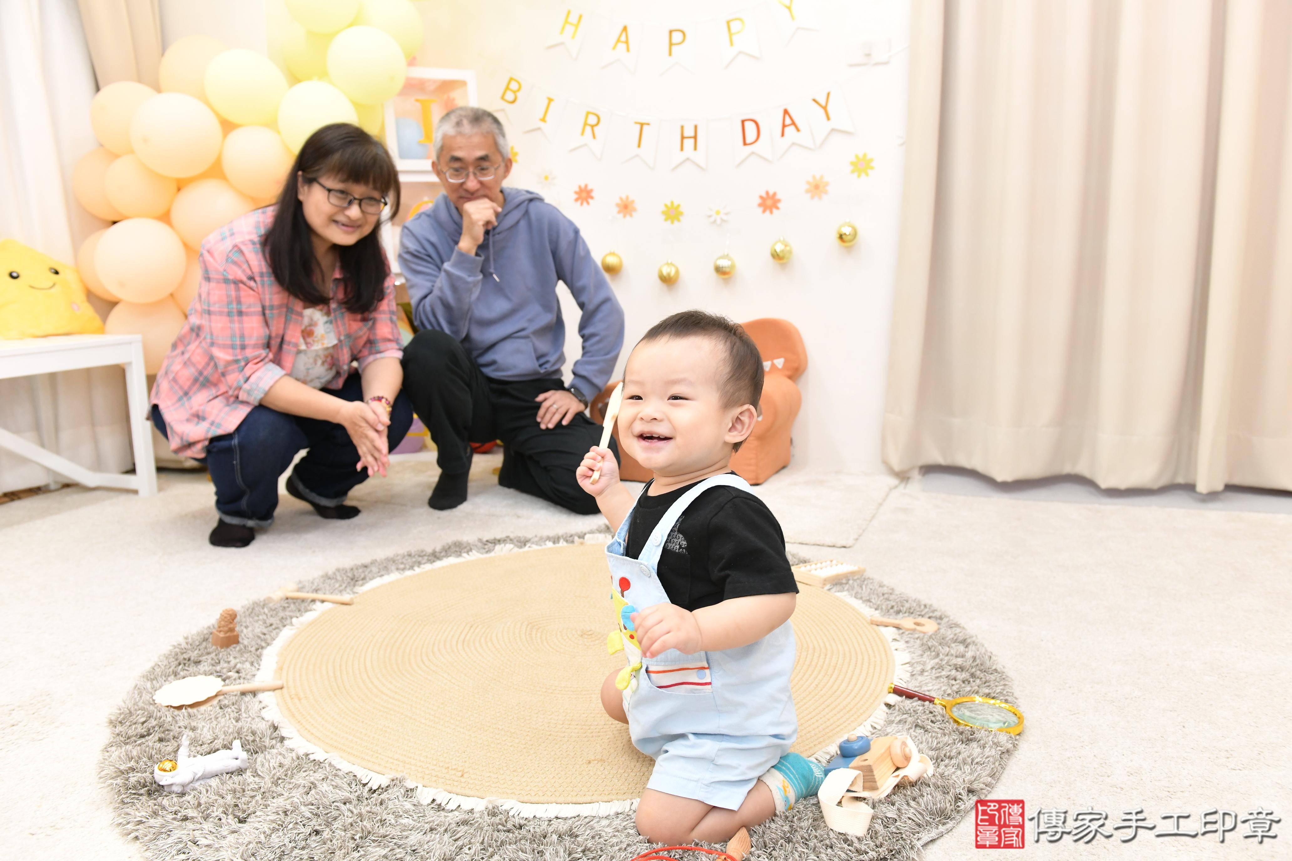 傳家手工印章高雄店、美式抓周、抓周道具、未來職業、滿周歲、玹玹寶寶、高雄市、拍照、生日快樂