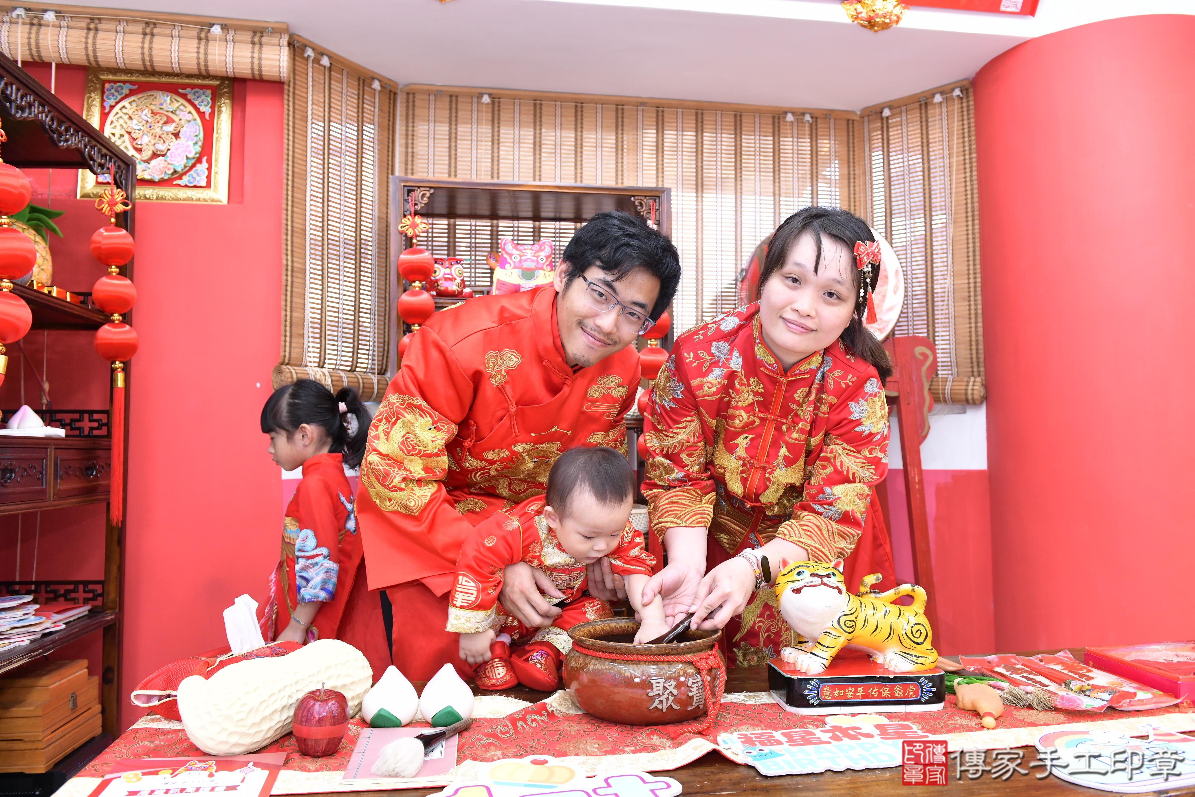 傳家手工印章高雄店、美式抓周、抓周道具、未來職業、滿周歲、玹玹寶寶、高雄市、拍照、生日快樂