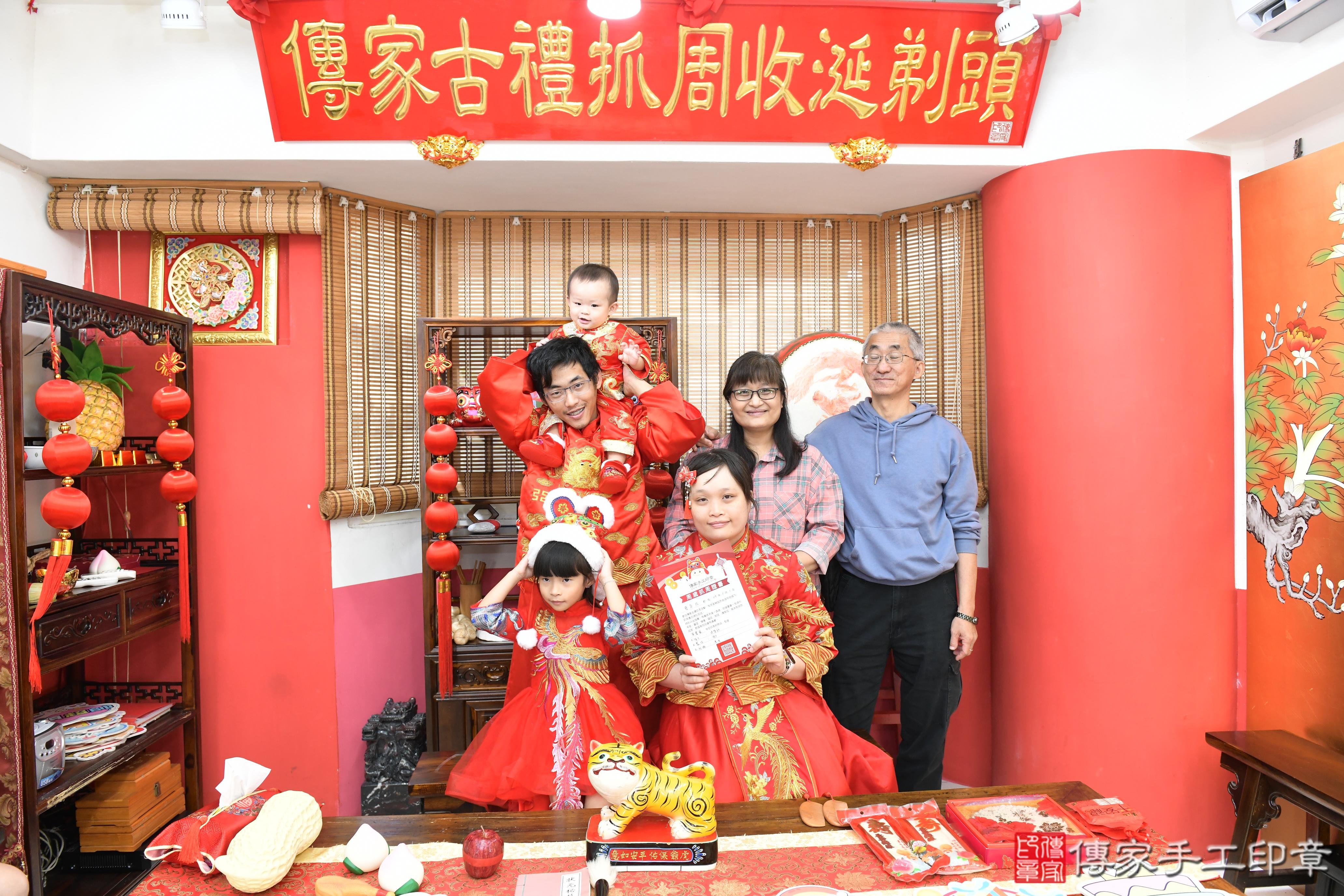 傳家手工印章高雄店、美式抓周、抓周道具、未來職業、滿周歲、玹玹寶寶、高雄市、拍照、生日快樂