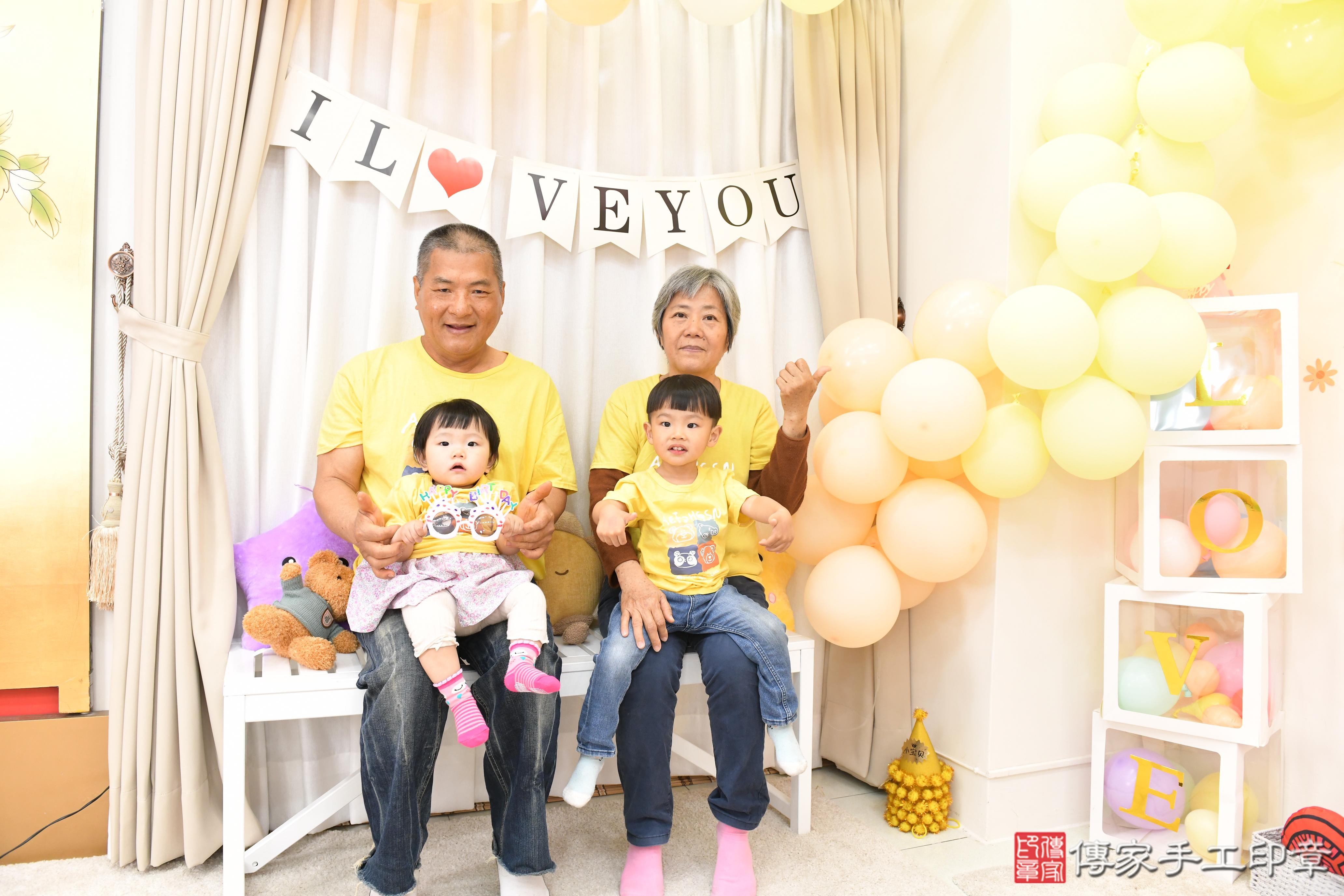 傳家手工印章高雄店、美式抓周、抓周道具、未來職業、滿周歲、小庭寶寶、高雄市、拍照、生日快樂
