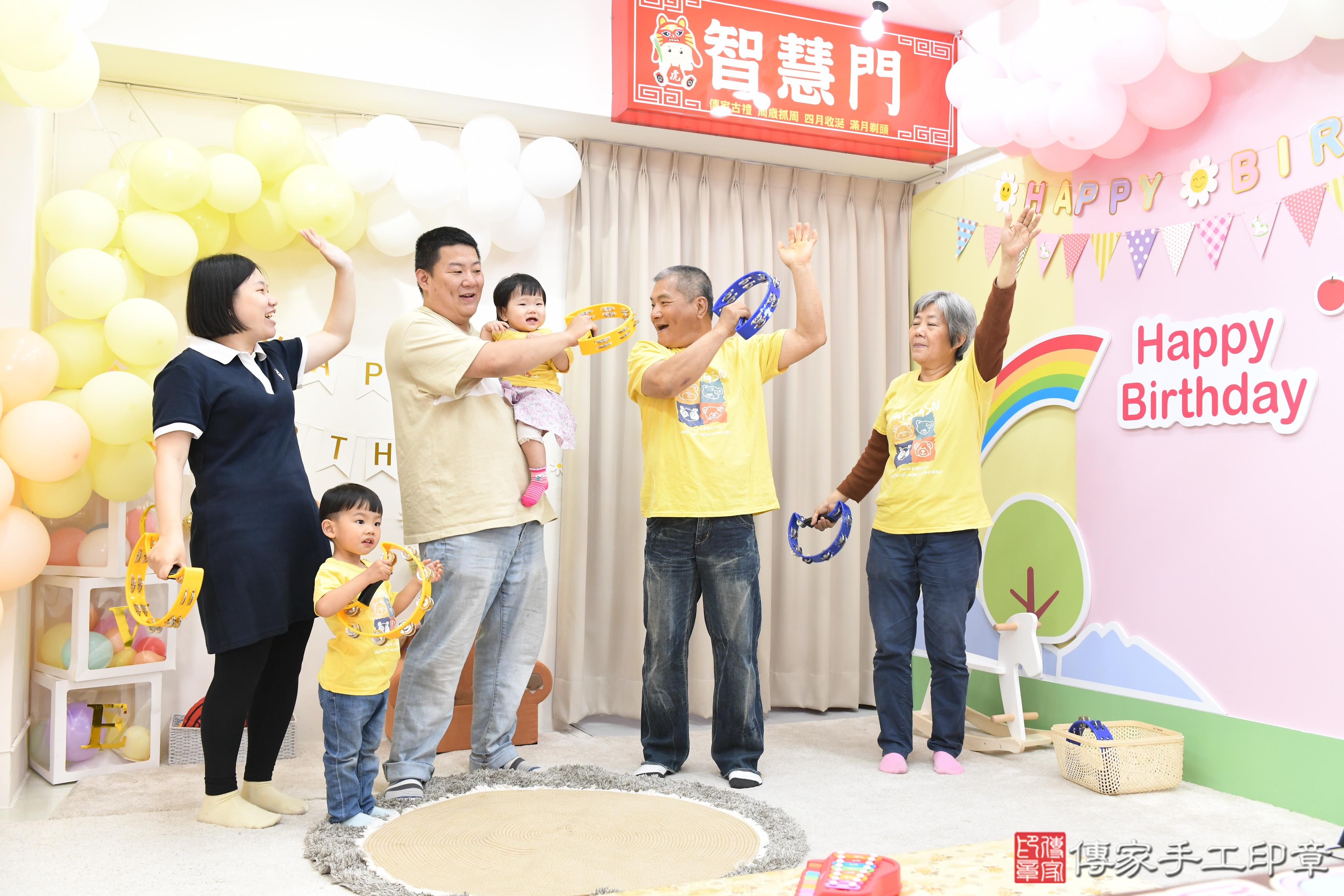 傳家手工印章高雄店、美式抓周、抓周道具、未來職業、滿周歲、小庭寶寶、高雄市、拍照、生日快樂