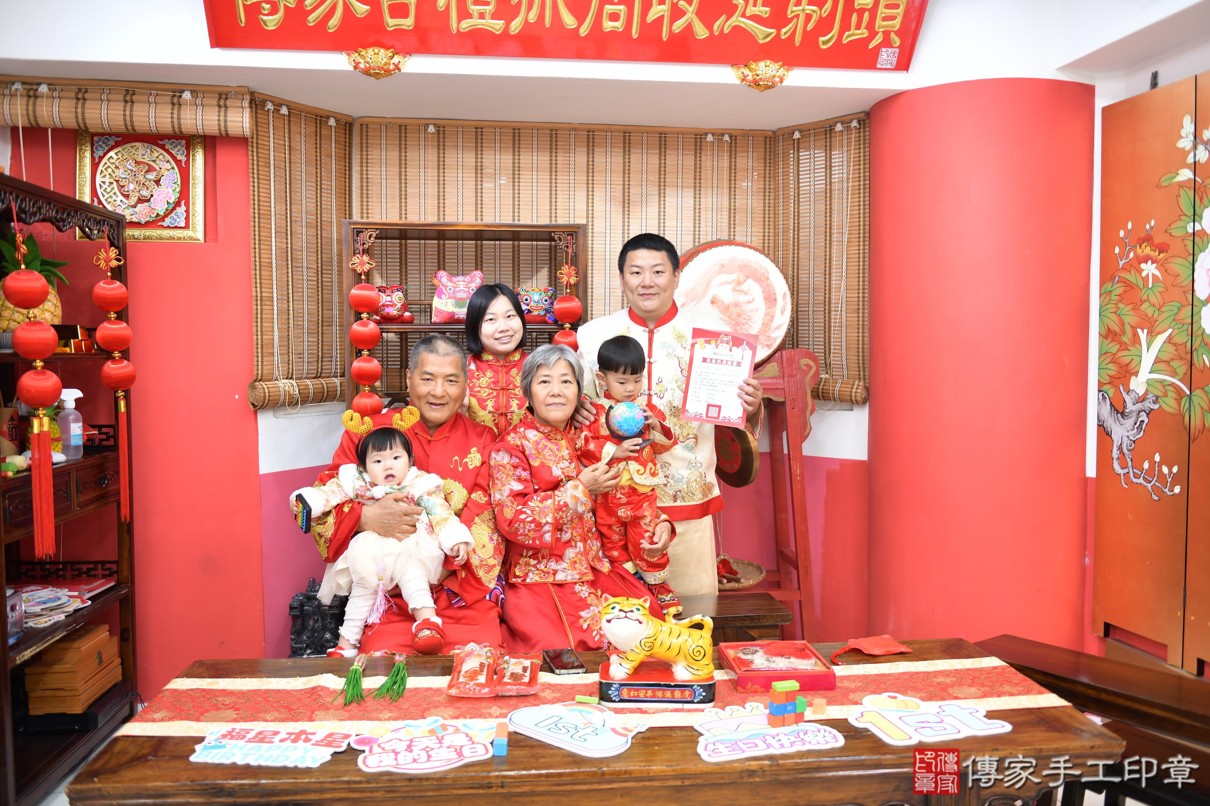 傳家手工印章高雄店、美式抓周、抓周道具、未來職業、滿周歲、小庭寶寶、高雄市、拍照、生日快樂