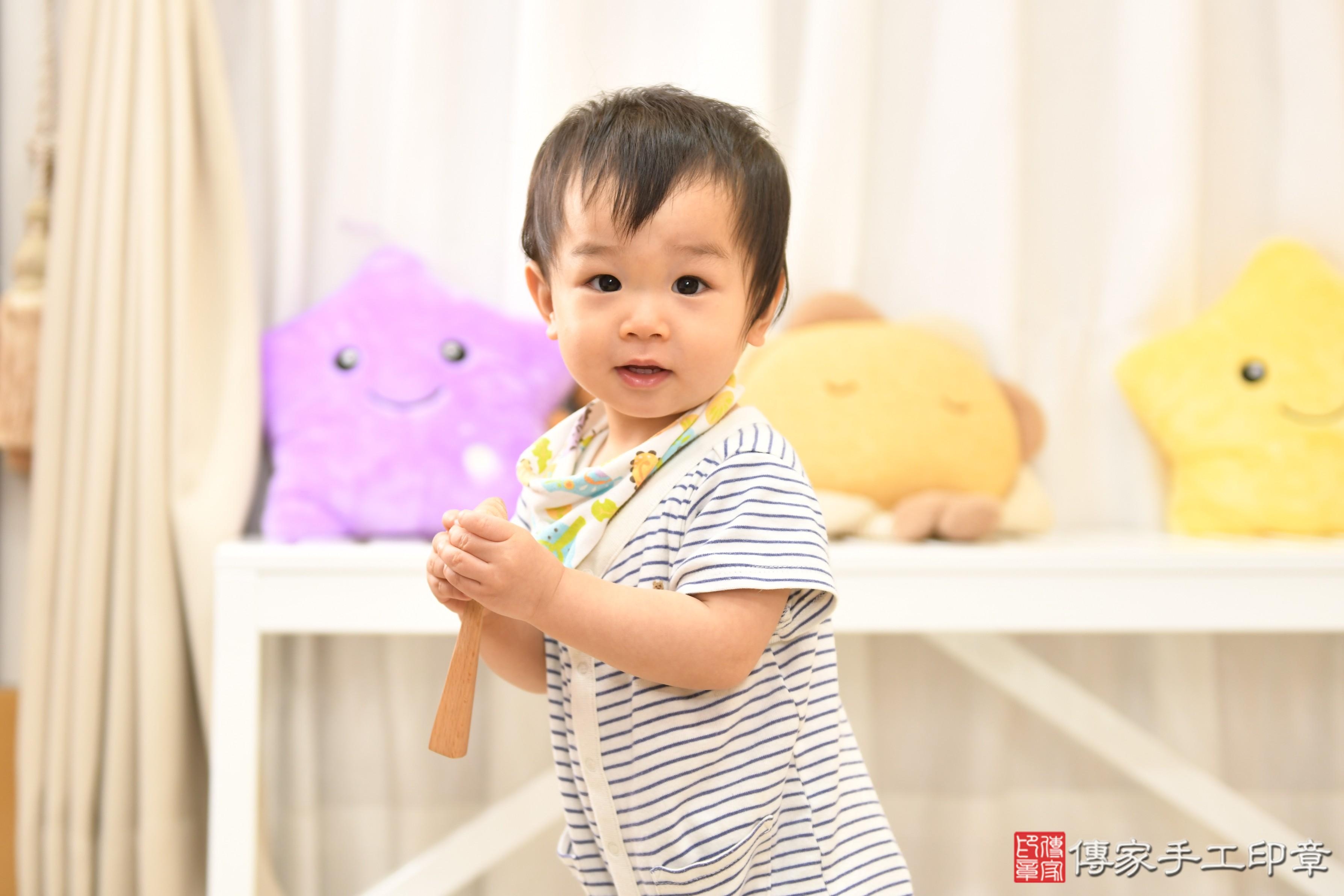 傳家手工印章高雄店、美式抓周、抓周道具、未來職業、滿周歲、瑋瑋寶寶、高雄市、拍照、生日快樂