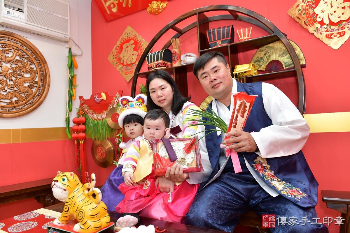 傳家手工印章桃園店、美式抓周、抓周道具、未來職業、滿周歲、小欣寶寶、桃園市、拍照、生日快樂