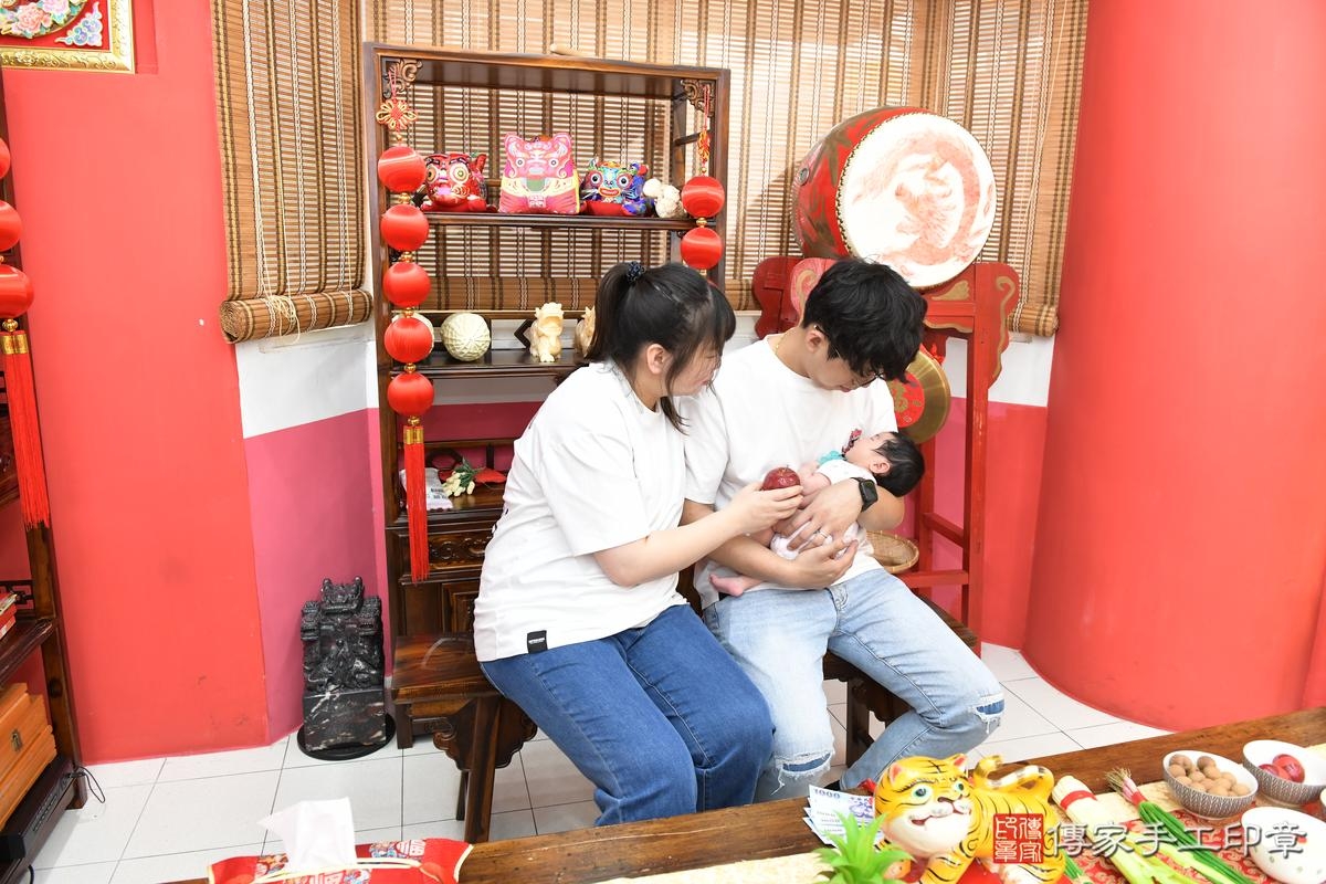 傳家手工印章高雄店、剃頭、滿月、剃胎毛、剃頭十禮、翎翎寶寶、高雄市、拍照、生日快樂
