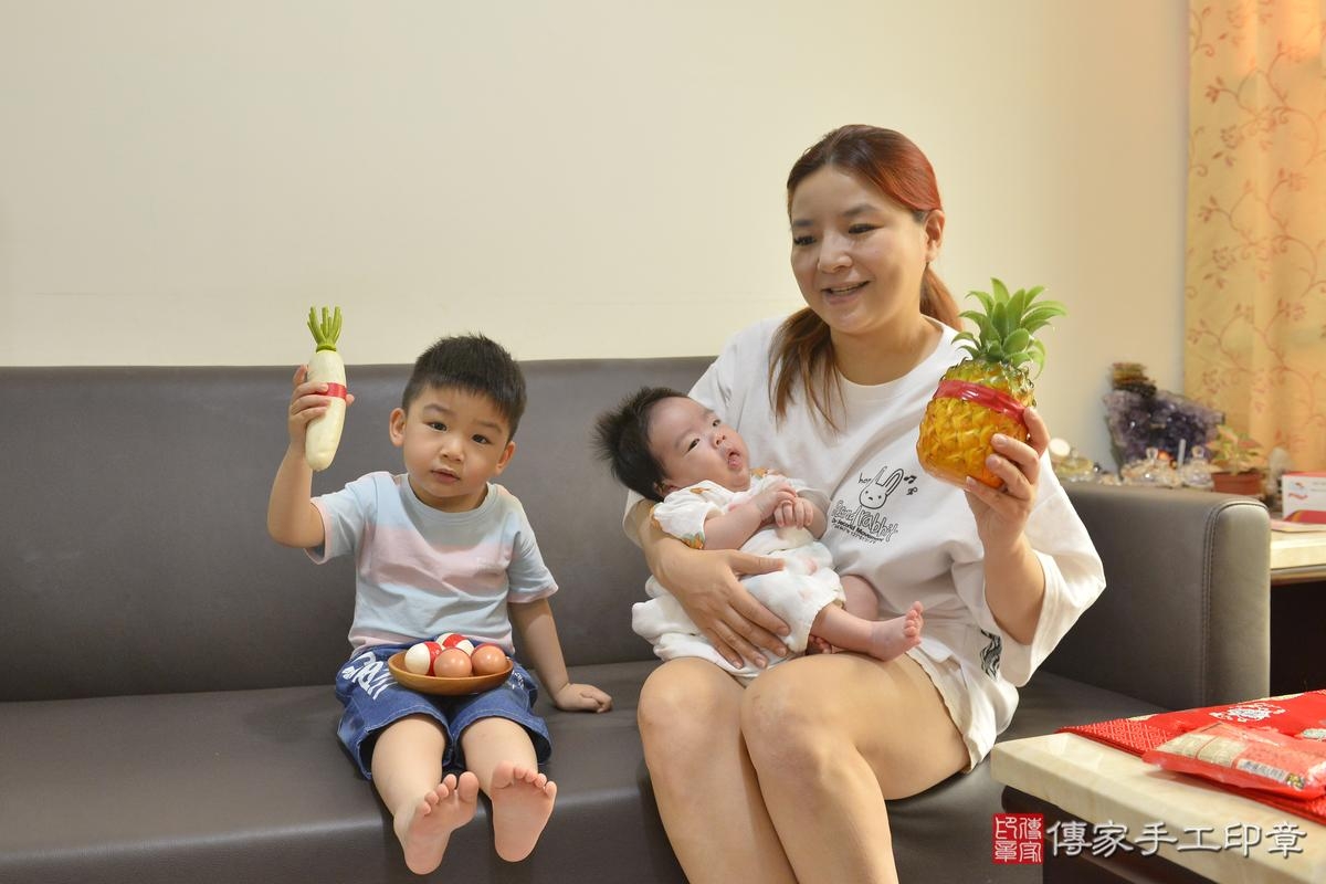 傳家手工印章高雄店、剃頭、滿月、剃胎毛、剃頭十禮、丹丹寶寶、高雄市、拍照、生日快樂