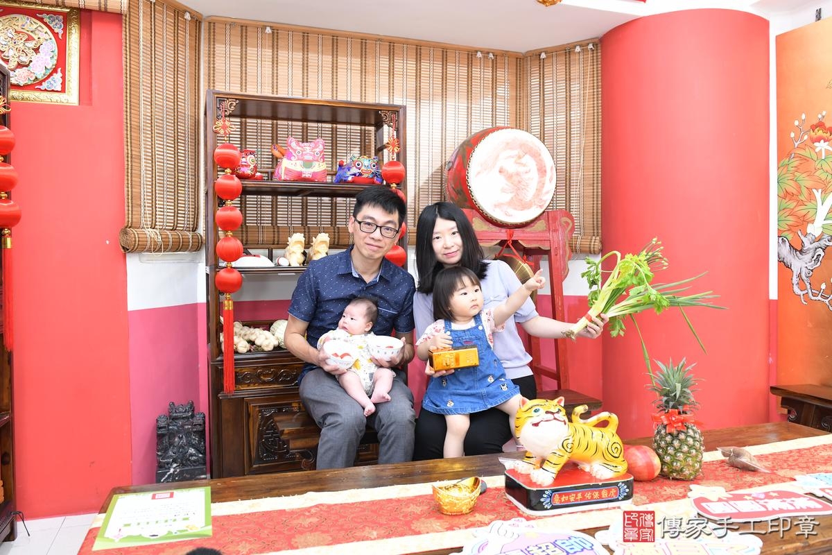 傳家手工印章高雄店、剃頭、滿月、剃胎毛、剃頭十禮、小歆寶寶、高雄市、拍照、生日快樂 傳家手工印章高雄店、剃頭、滿月、剃胎毛、剃頭十禮、小歆寶寶、高雄市、拍照、生日快樂
