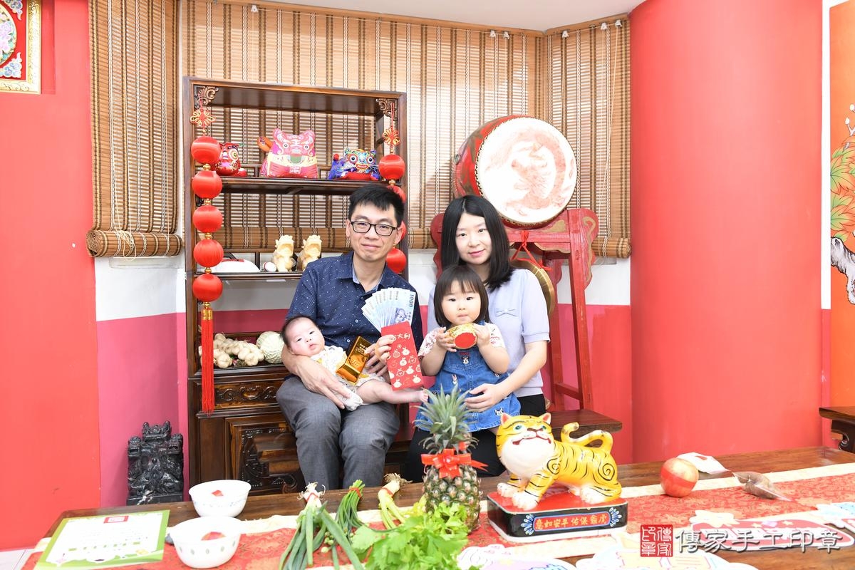傳家手工印章高雄店、剃頭、滿月、剃胎毛、剃頭十禮、小歆寶寶、高雄市、拍照、生日快樂 傳家手工印章高雄店、剃頭、滿月、剃胎毛、剃頭十禮、小歆寶寶、高雄市、拍照、生日快樂