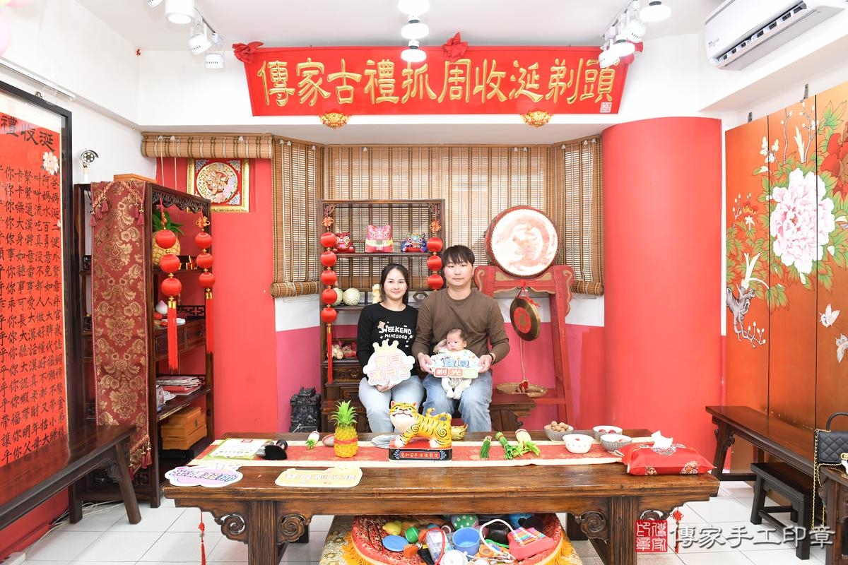 傳家手工印章高雄店、剃頭、滿月、剃胎毛、剃頭十禮、綸綸寶寶、高雄市、拍照、生日快樂 傳家手工印章高雄店、剃頭、滿月、剃胎毛、剃頭十禮、綸綸寶寶、高雄市、拍照、生日快樂