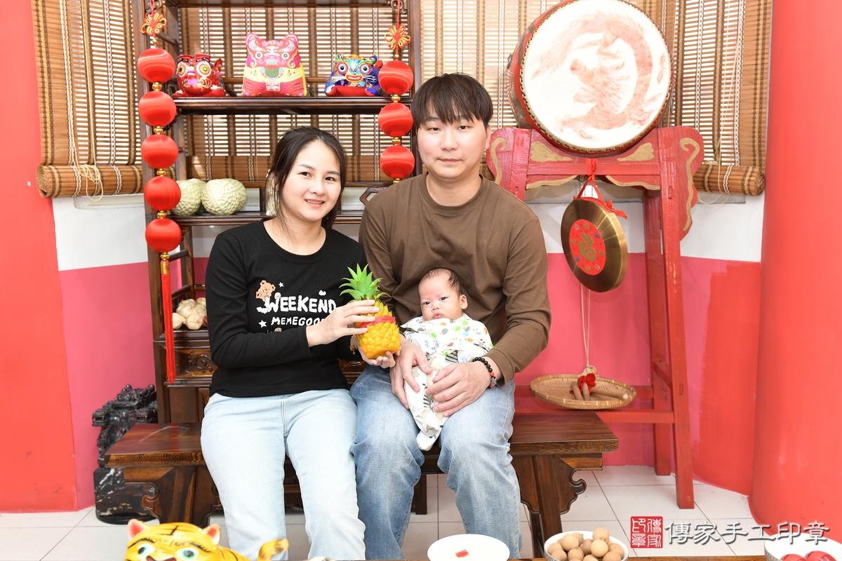 傳家手工印章高雄店、剃頭、滿月、剃胎毛、剃頭十禮、綸綸寶寶、高雄市、拍照、生日快樂 傳家手工印章高雄店、剃頭、滿月、剃胎毛、剃頭十禮、綸綸寶寶、高雄市、拍照、生日快樂