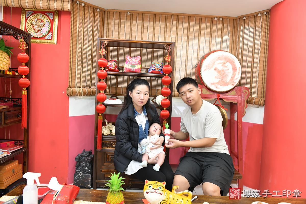 傳家手工印章高雄店、剃頭、滿月、剃胎毛、剃頭十禮、杰杰寶寶、高雄市、拍照、生日快樂