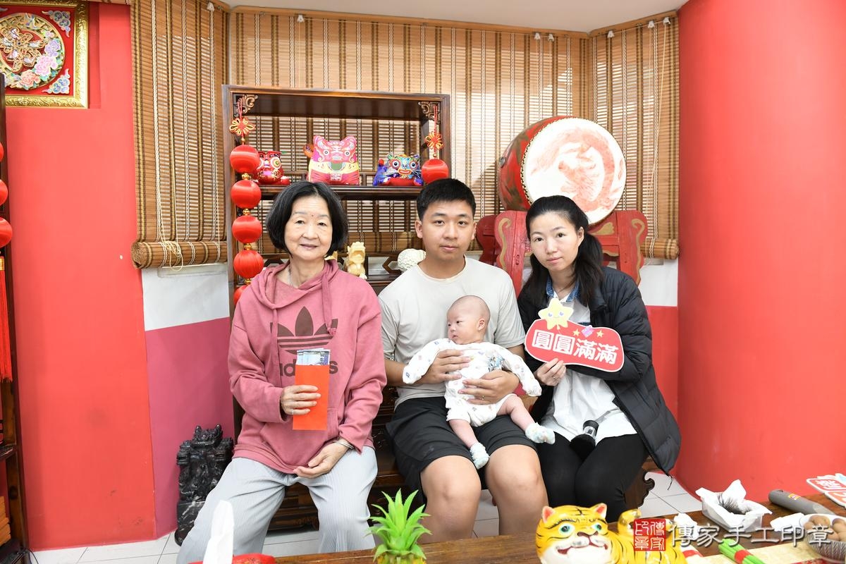 傳家手工印章高雄店、剃頭、滿月、剃胎毛、剃頭十禮、杰杰寶寶、高雄市、拍照、生日快樂