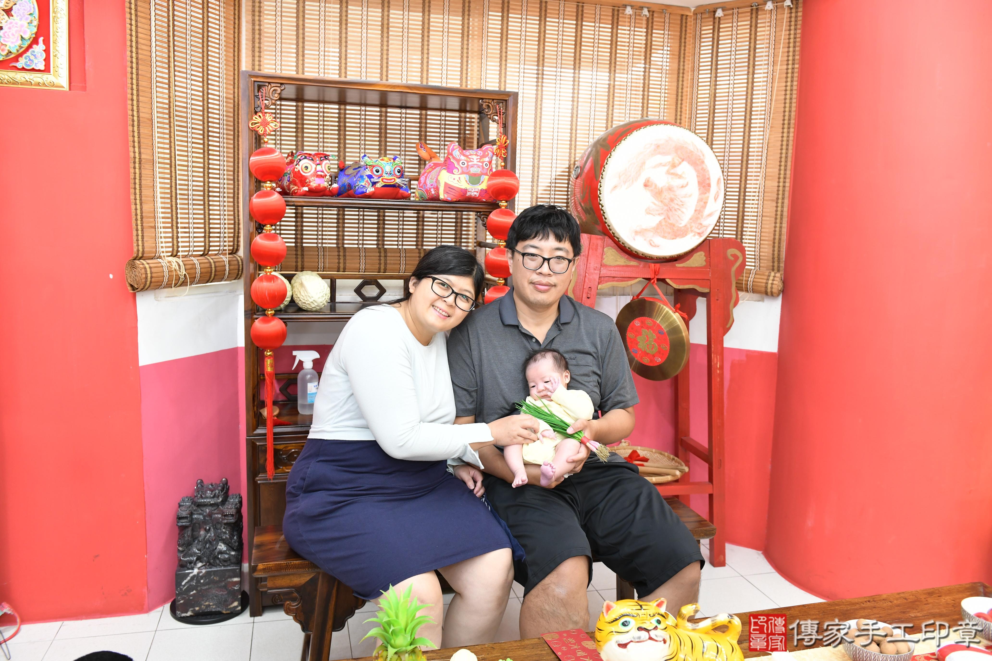 傳家手工印章高雄店、剃頭、滿月、剃胎毛、剃頭十禮、謙謙寶寶、高雄市、拍照、生日快樂