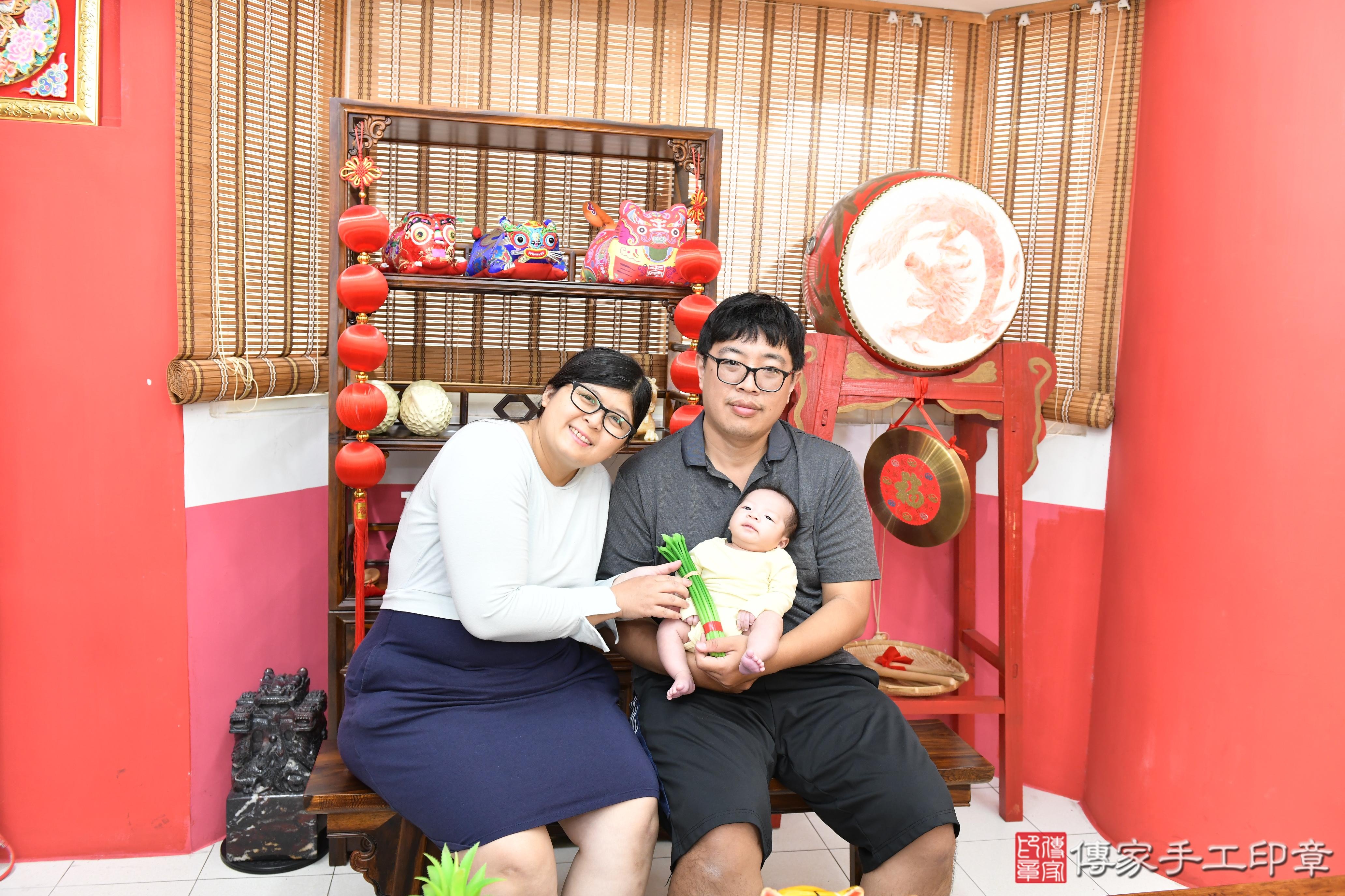 傳家手工印章高雄店、剃頭、滿月、剃胎毛、剃頭十禮、謙謙寶寶、高雄市、拍照、生日快樂